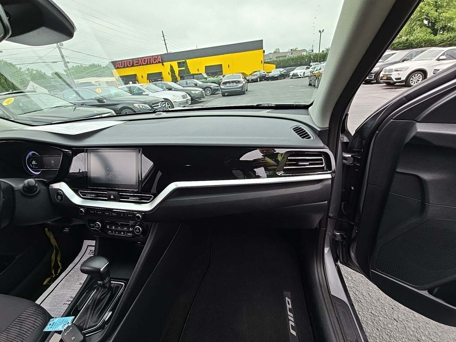 2022 Kia Niro LXS FWD