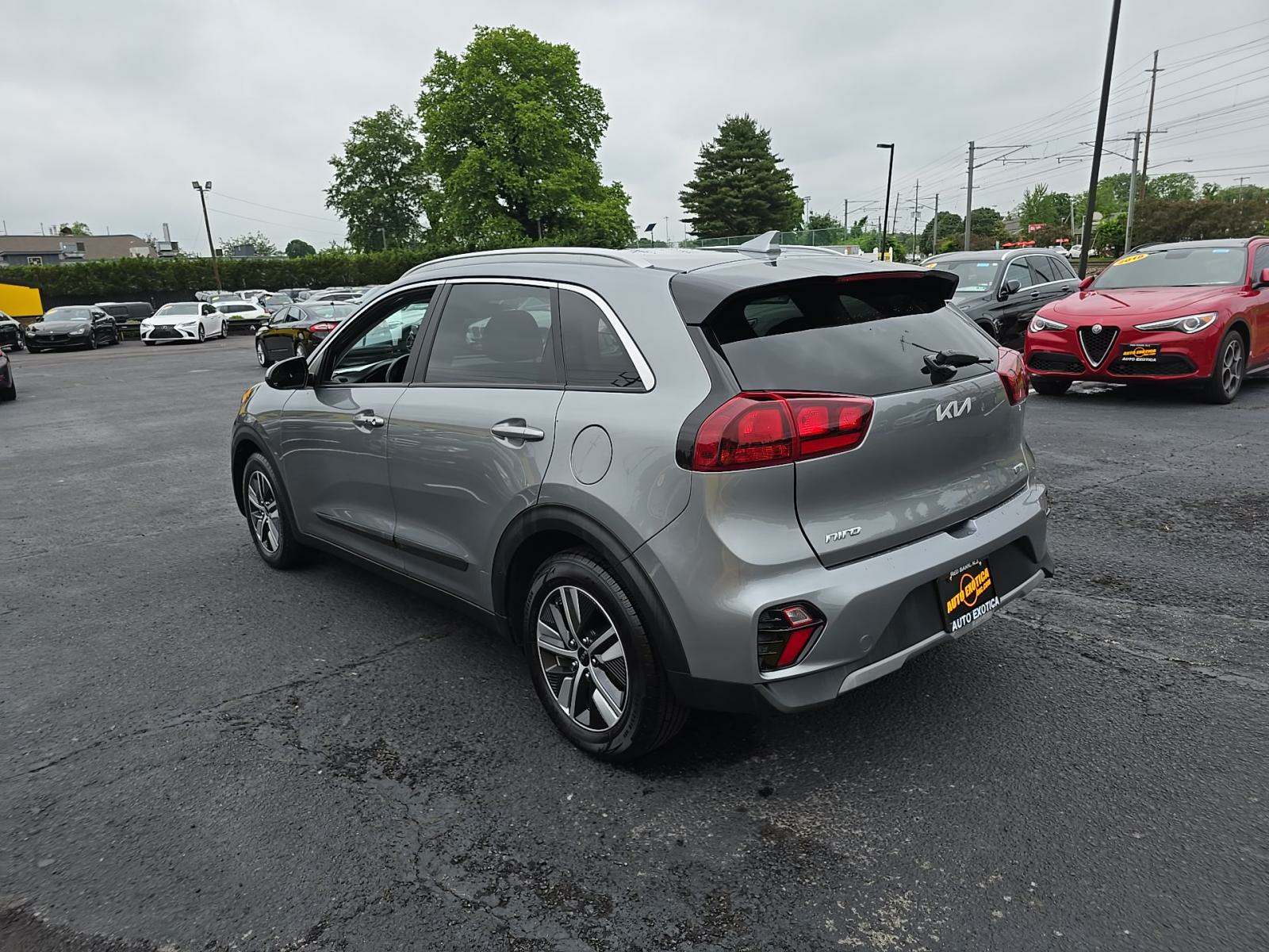 2022 Kia Niro LXS FWD