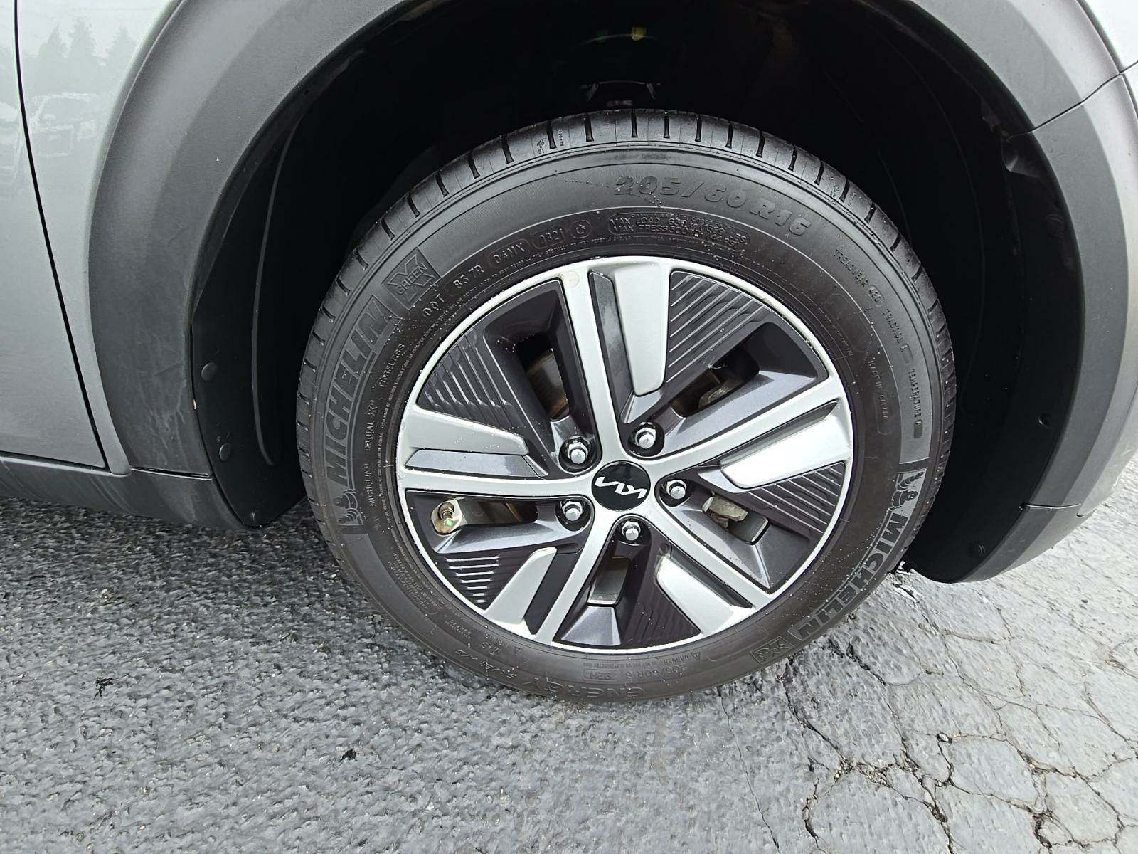 2022 Kia Niro LXS FWD