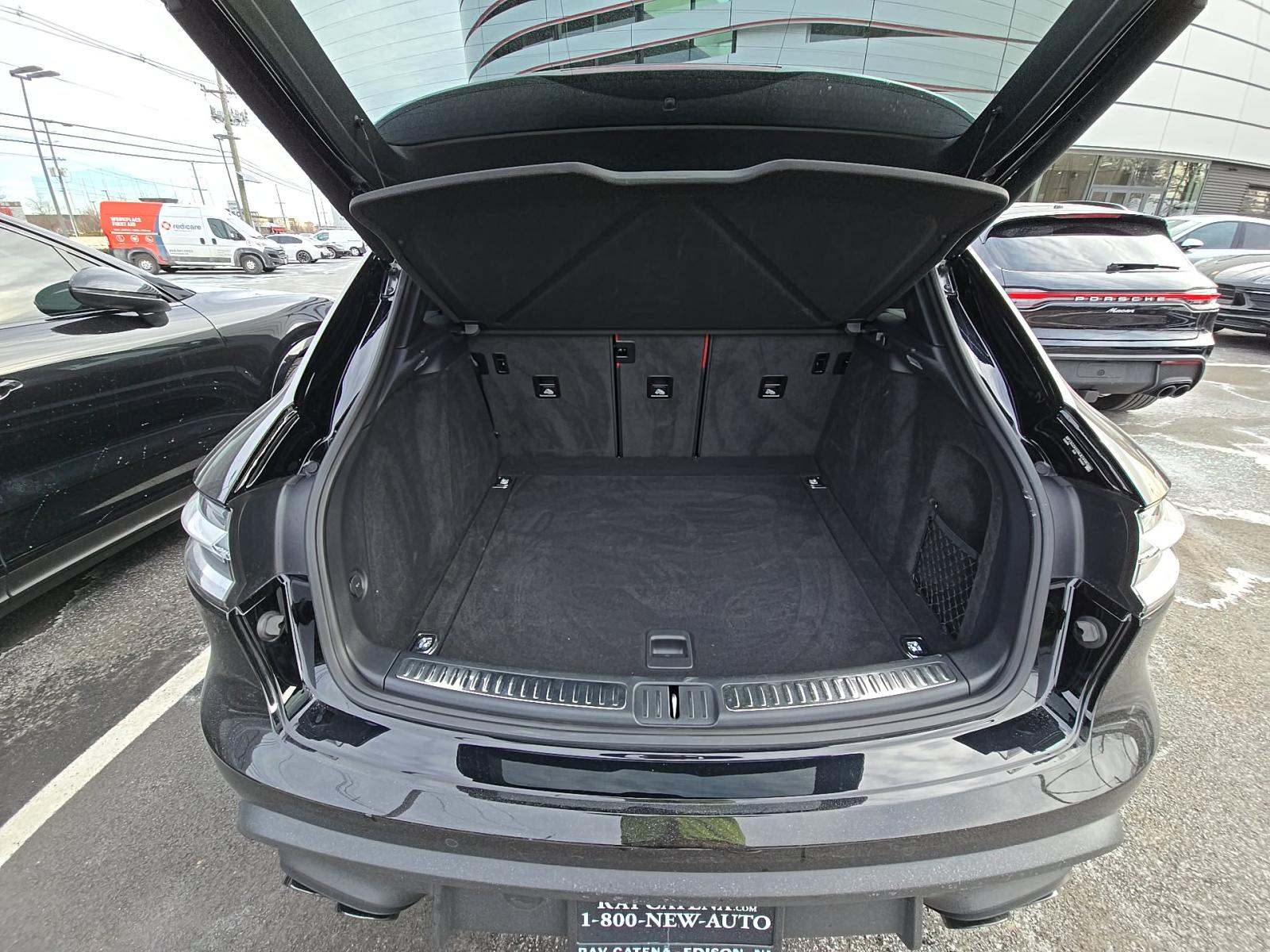 2022 Porsche Macan S AWD