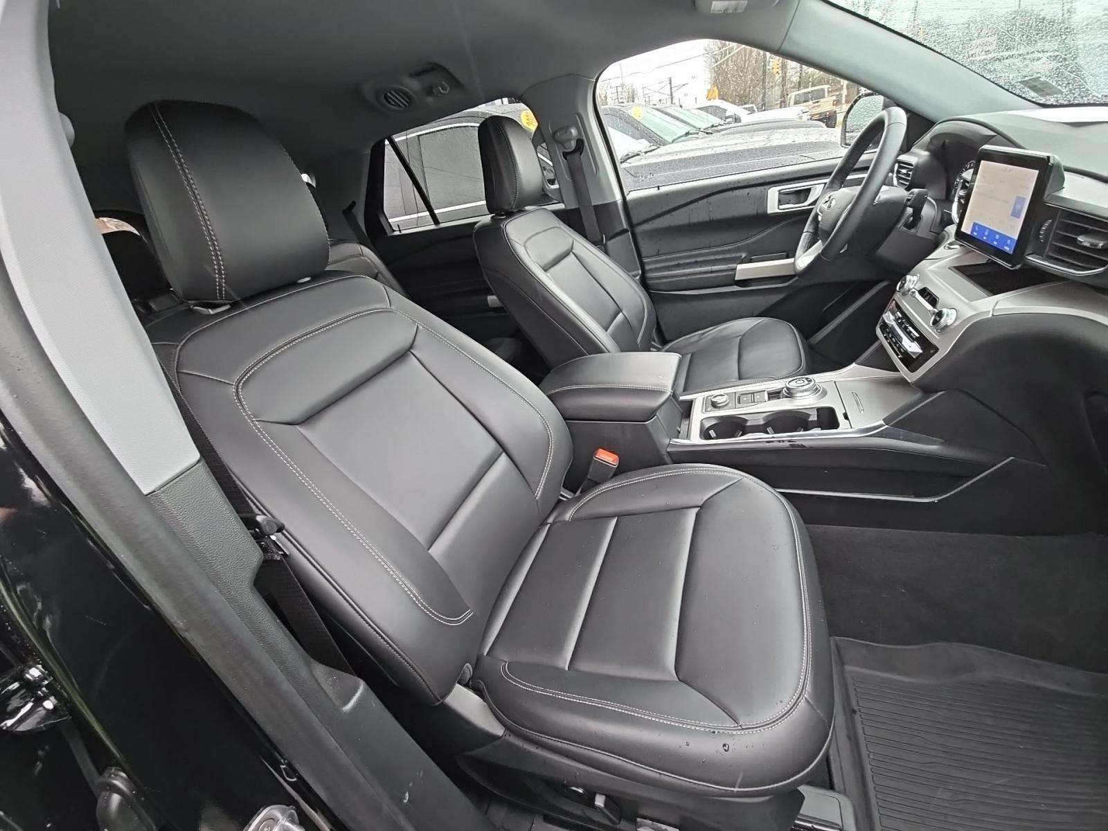 2023 Ford Explorer XLT AWD