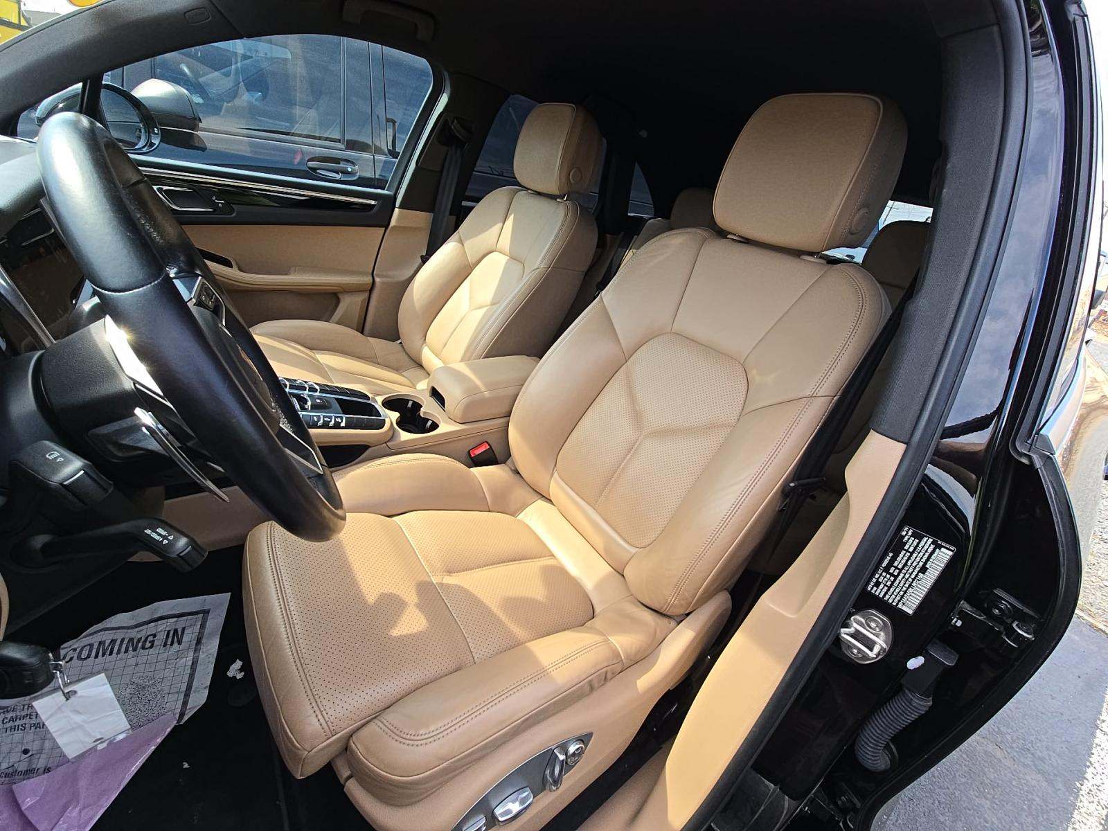 2020 Porsche Macan Base AWD