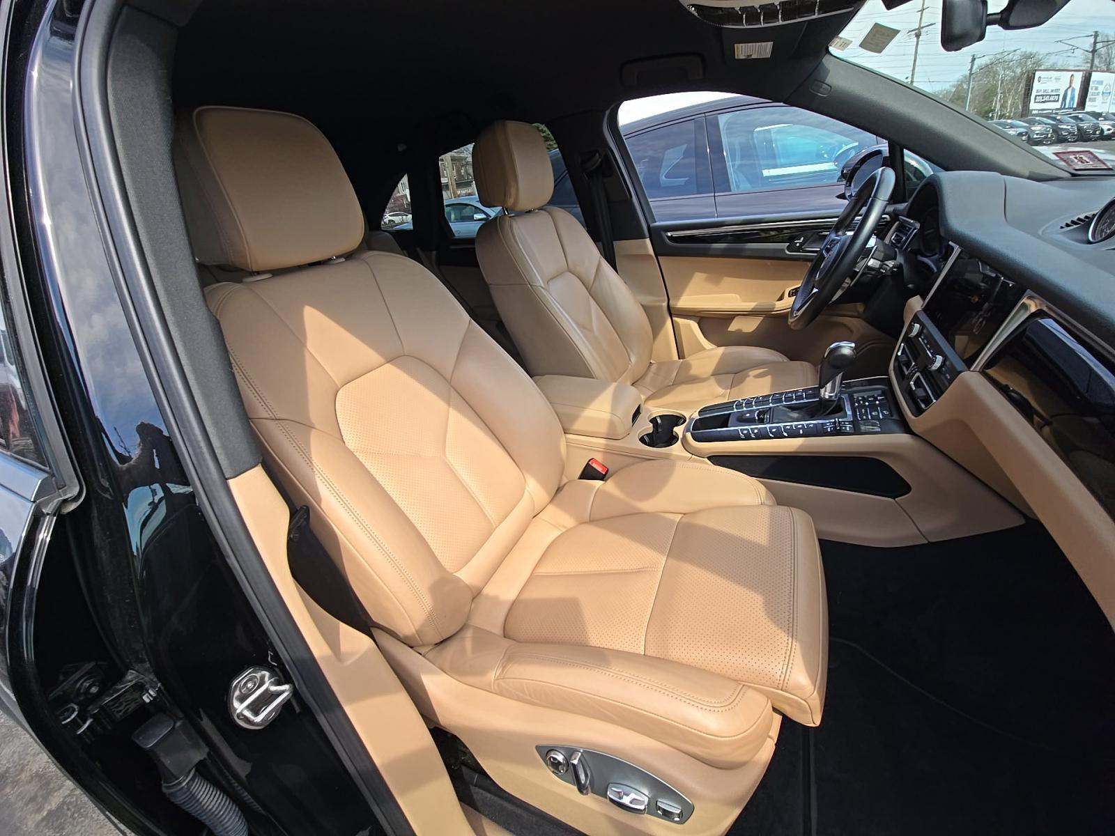 2020 Porsche Macan Base AWD