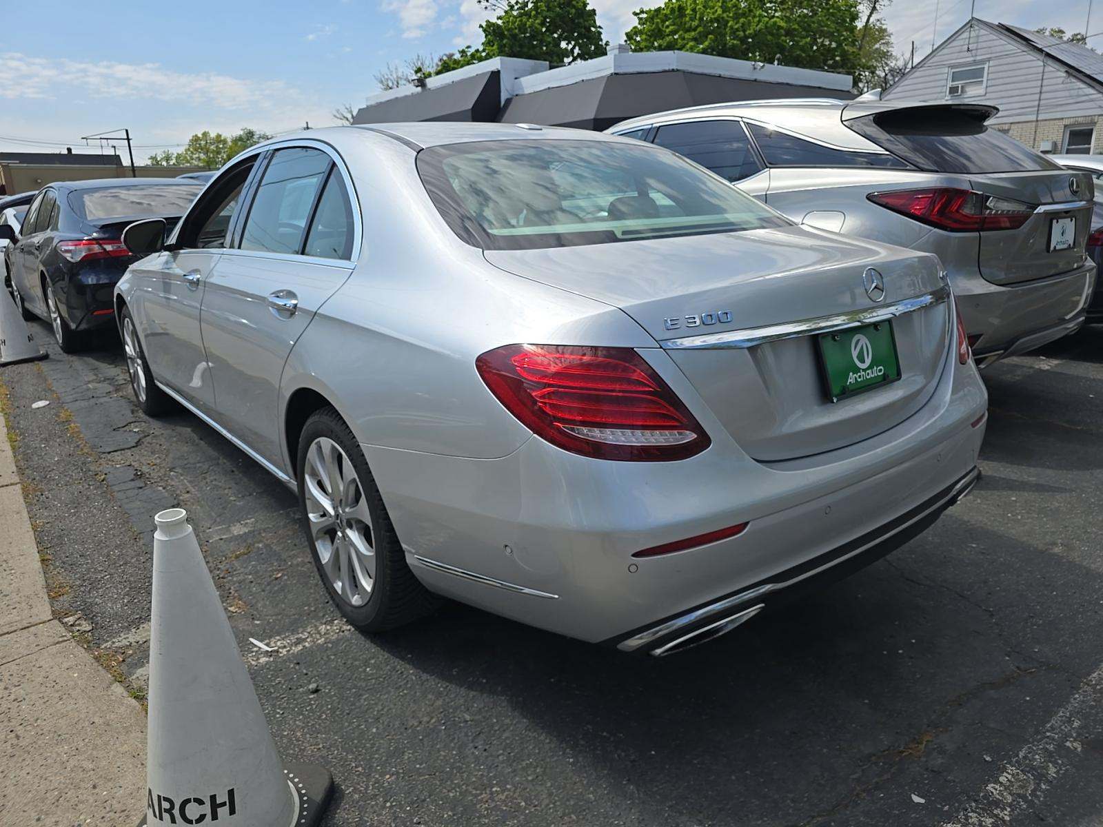 MERCEDES-BENZ E-CLASS - 2