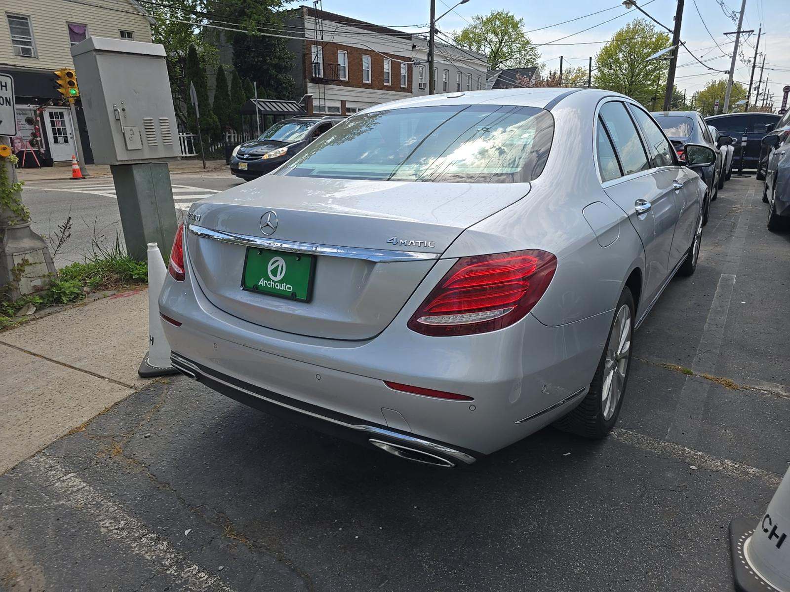 MERCEDES-BENZ E-CLASS - 3