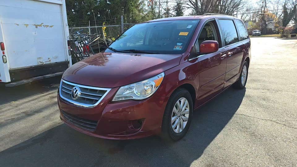 2014 Volkswagen Routan SE w/RSE & Navigation 121.2