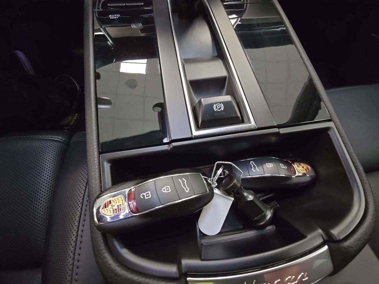 2025 Porsche Macan Base AWD