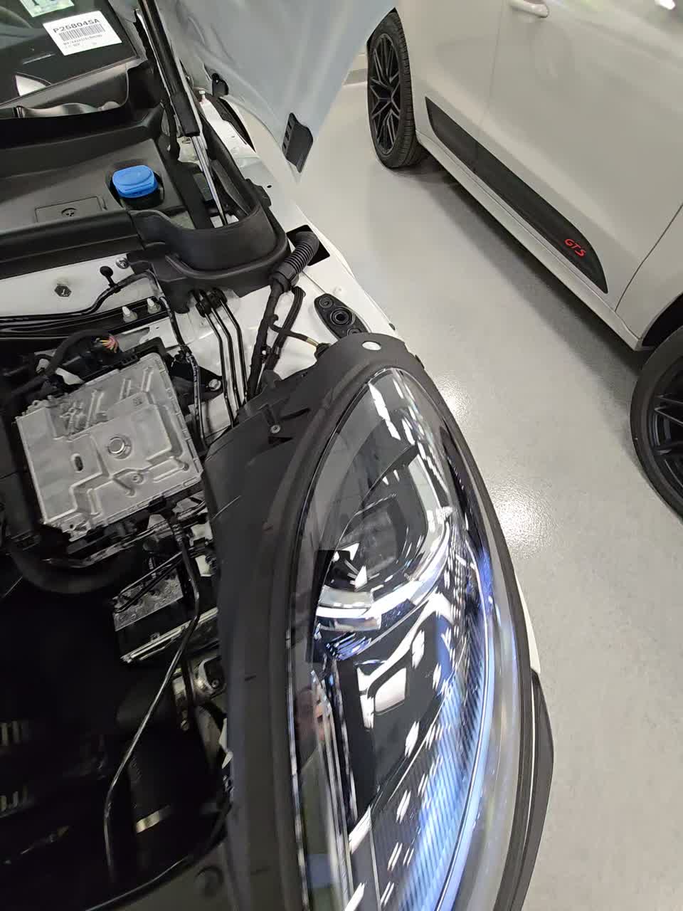 2025 Porsche Macan Base AWD