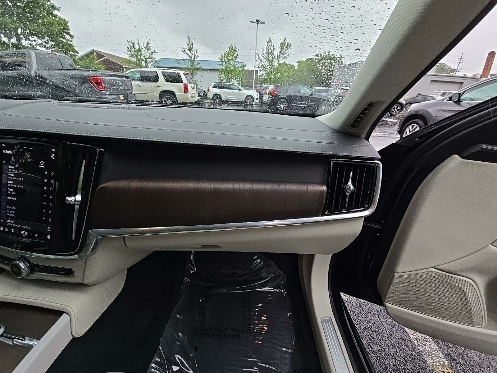 2022 Volvo S90 B6 Inscription AWD