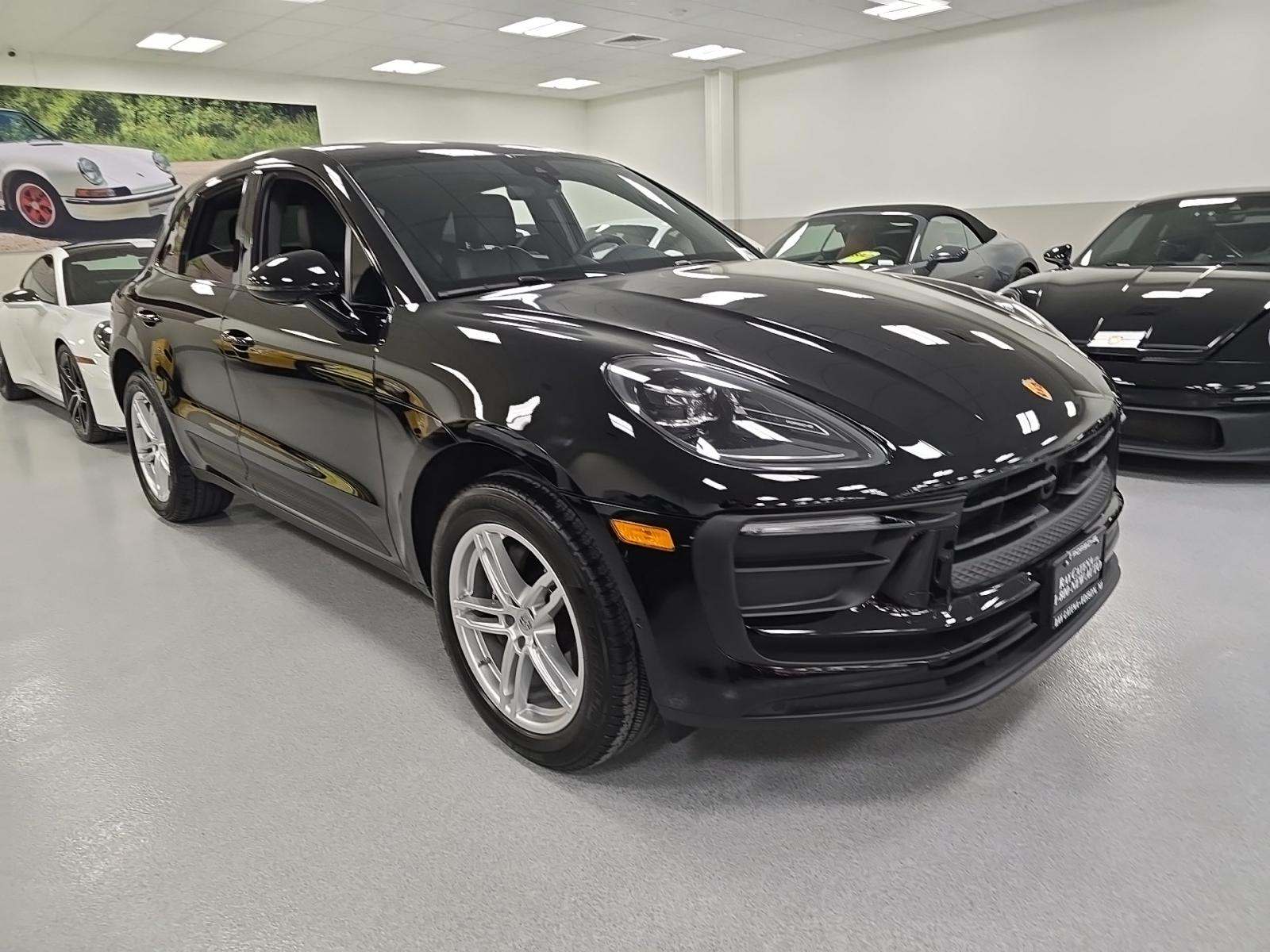 2023 Porsche Macan Base AWD