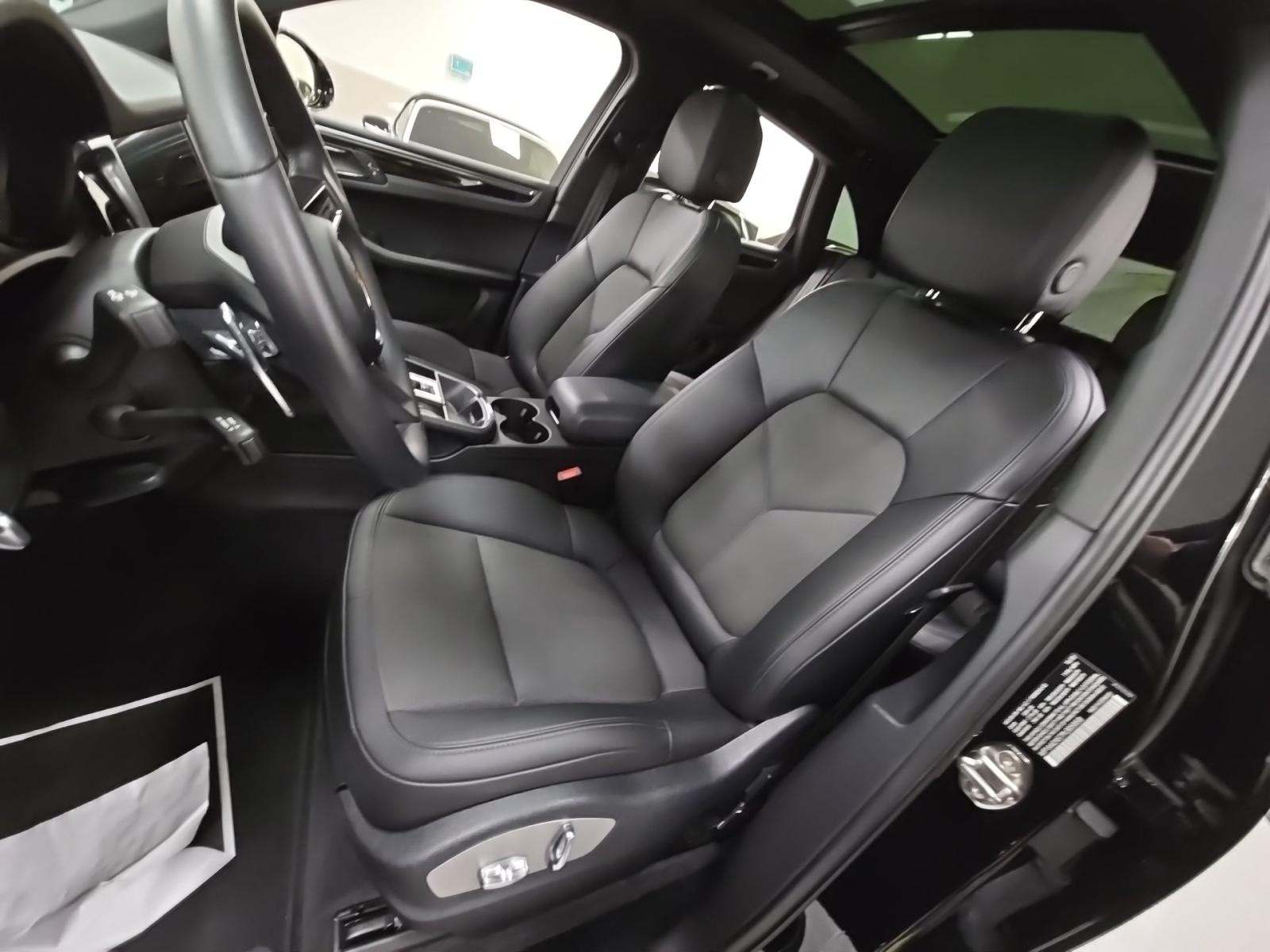 2023 Porsche Macan Base AWD