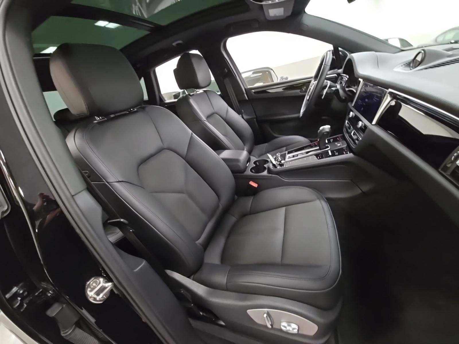 2023 Porsche Macan Base AWD