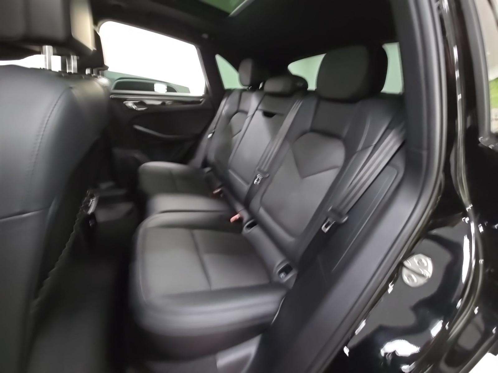 2023 Porsche Macan Base AWD