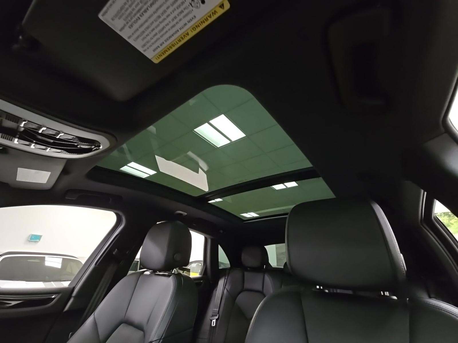 2023 Porsche Macan Base AWD