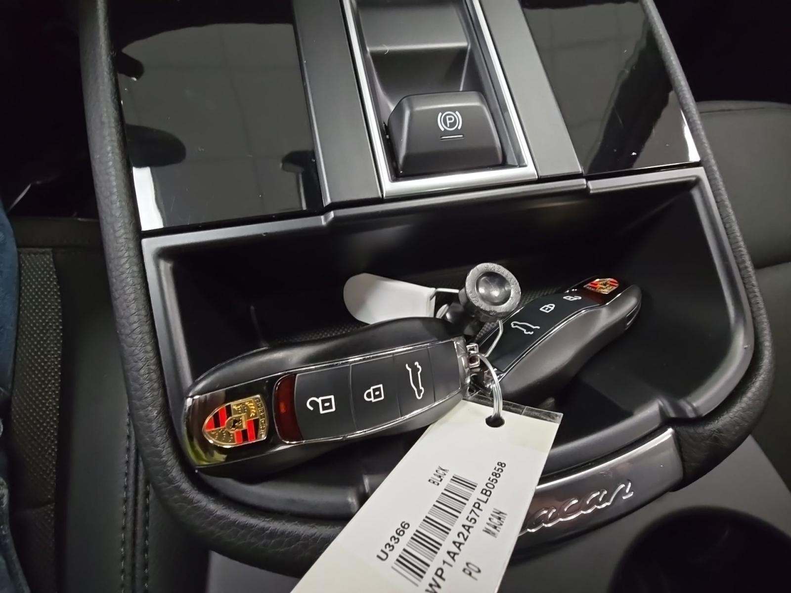 2023 Porsche Macan Base AWD