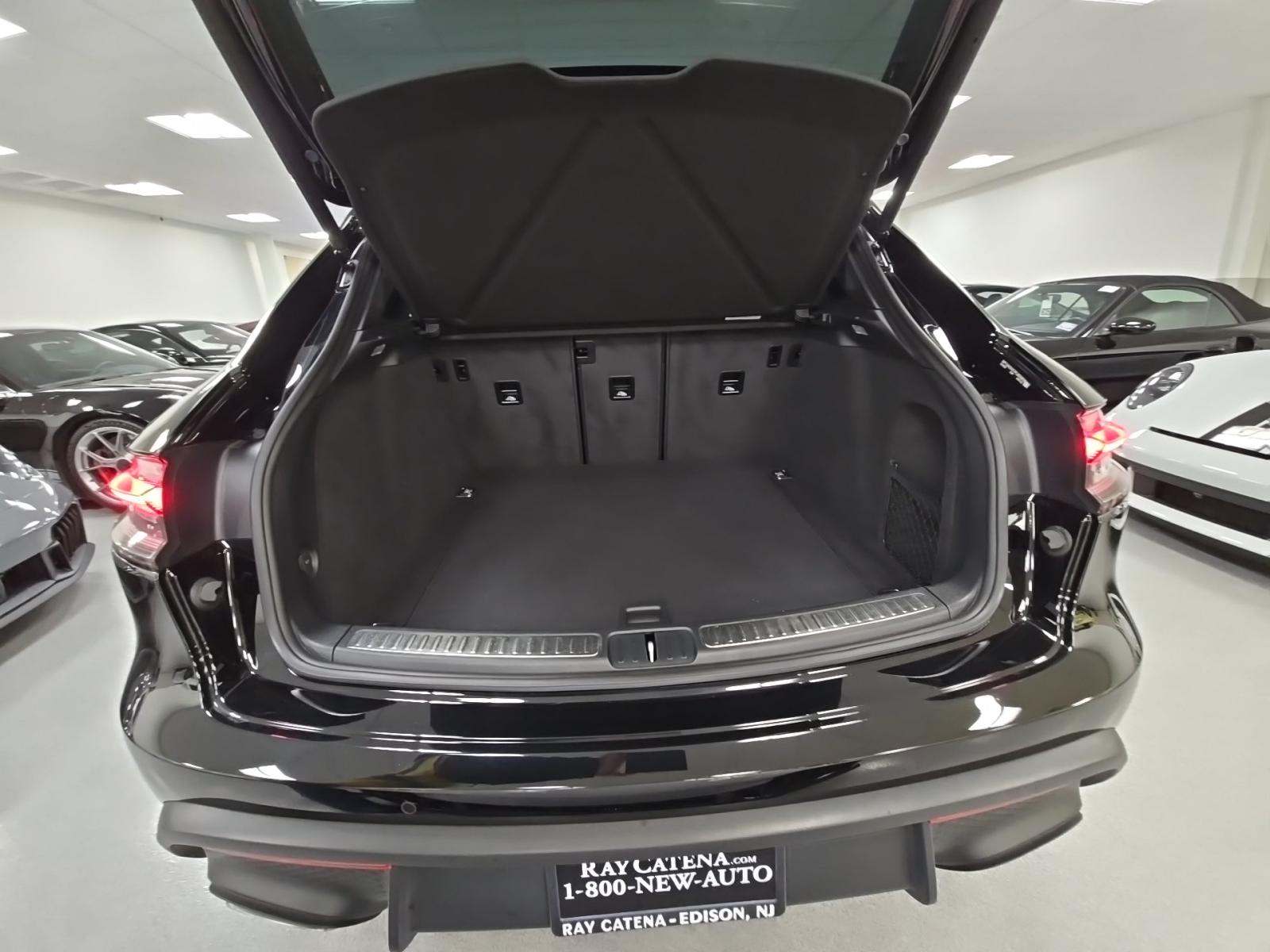 2023 Porsche Macan Base AWD