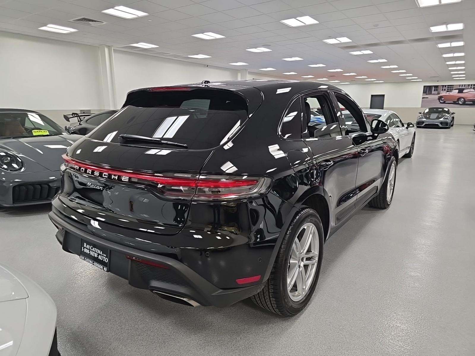 2023 Porsche Macan Base AWD