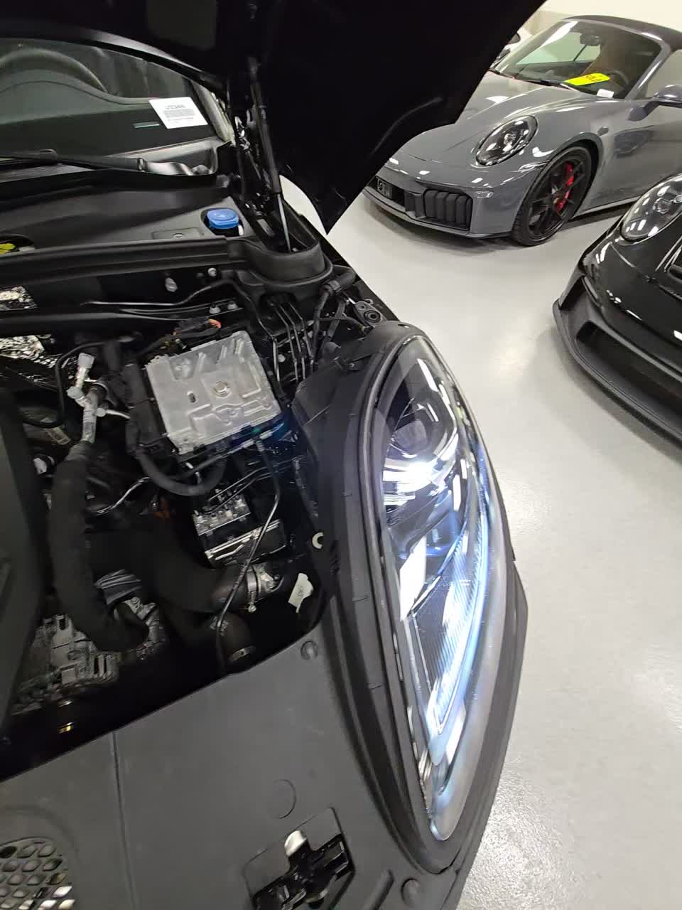 2023 Porsche Macan Base AWD