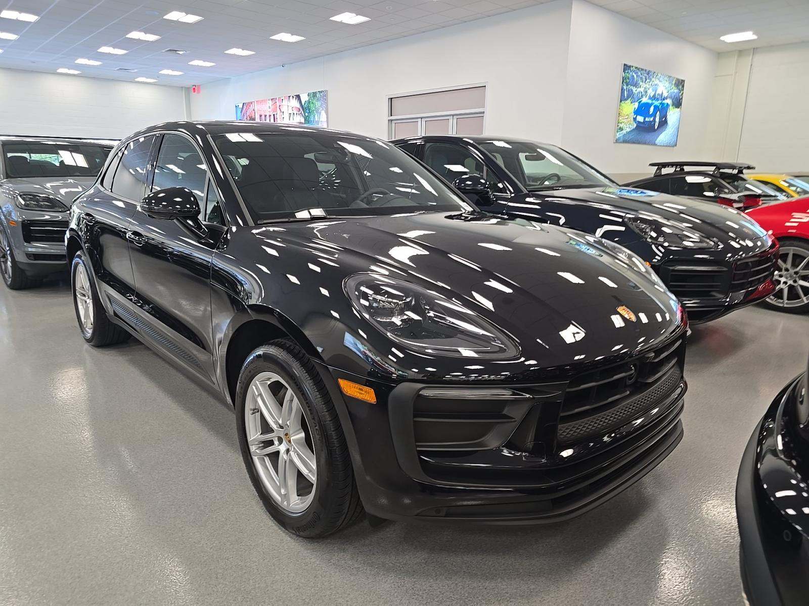 2023 Porsche Macan Base AWD