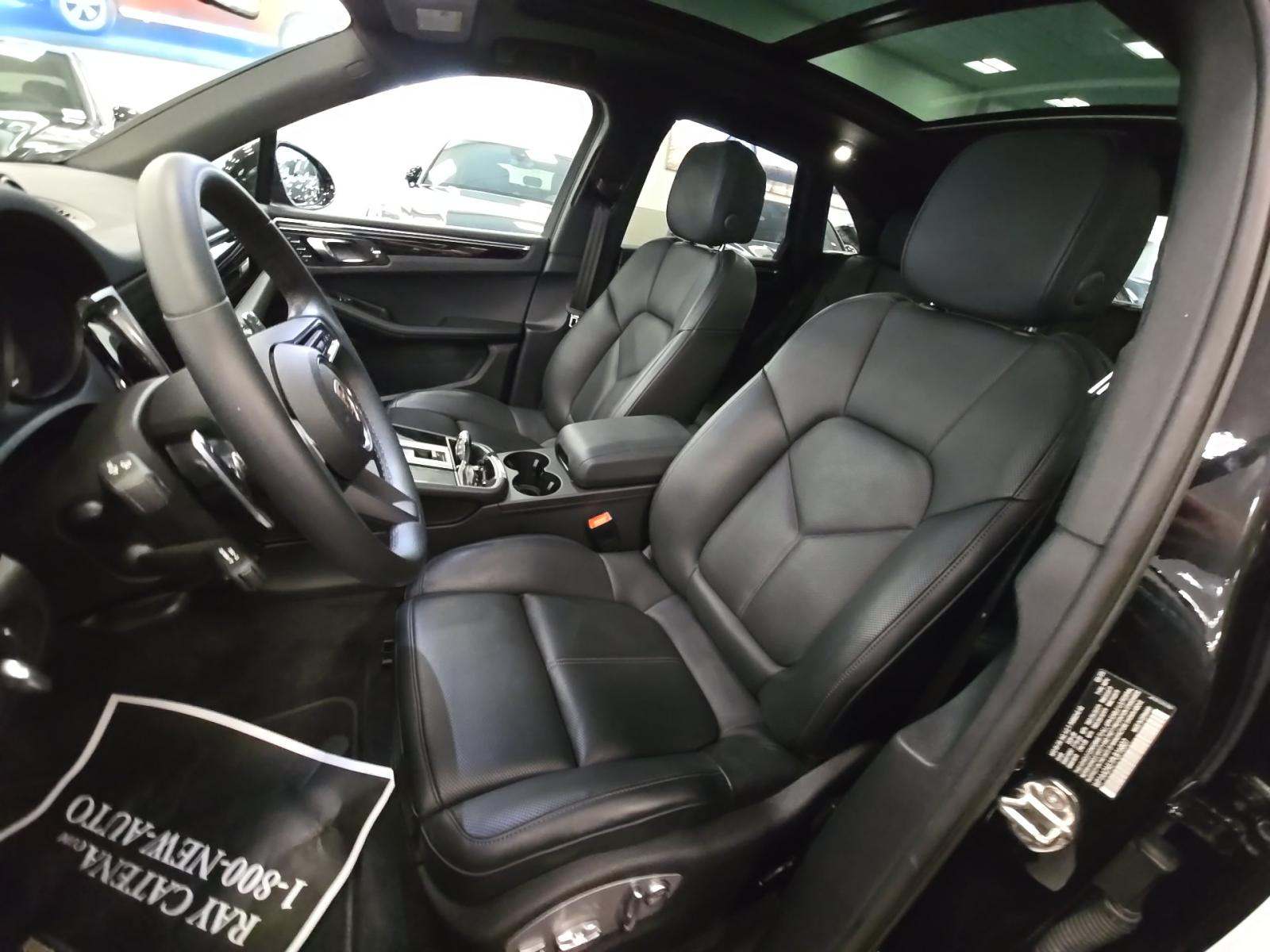 2023 Porsche Macan Base AWD