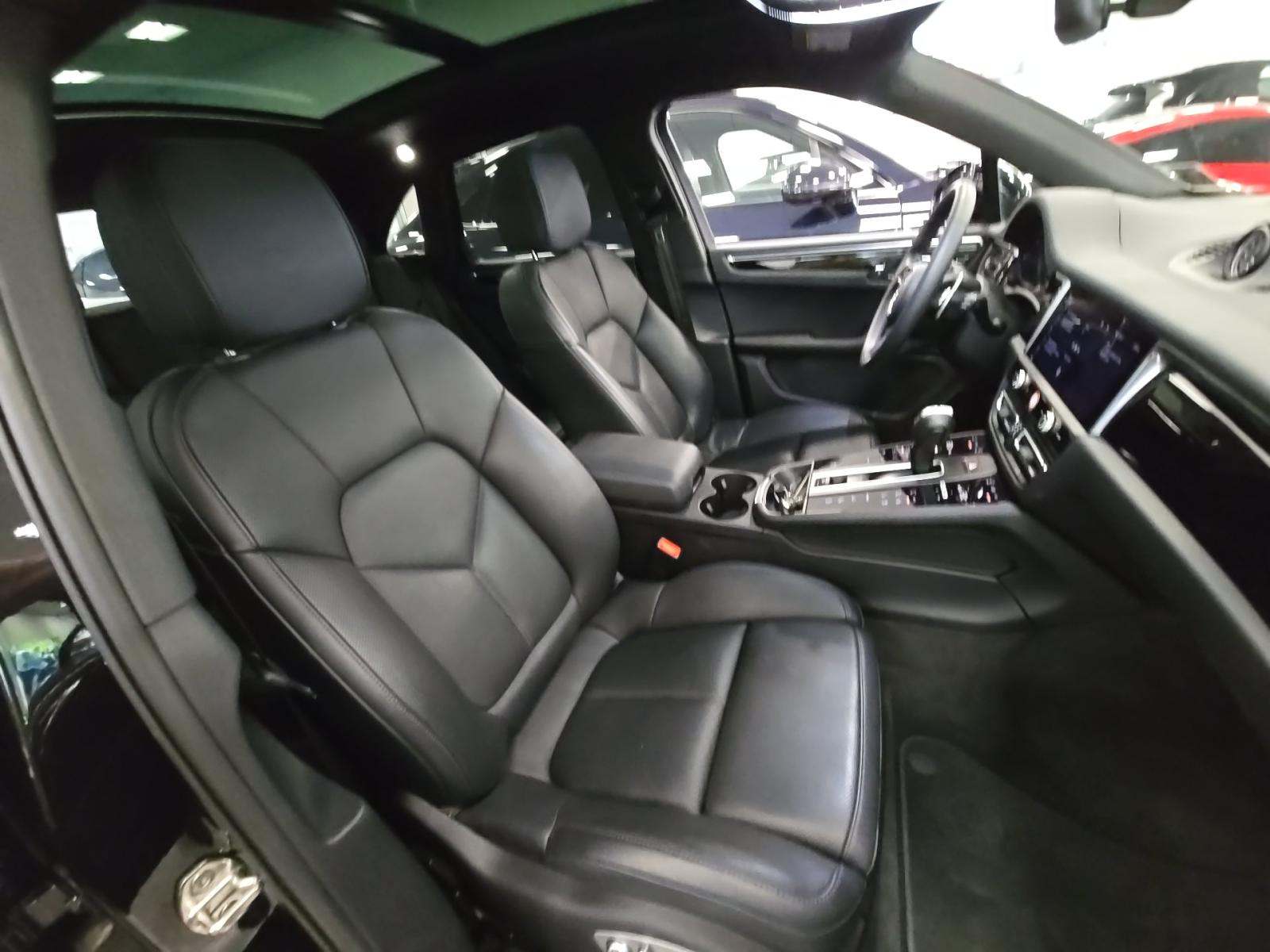 2023 Porsche Macan Base AWD