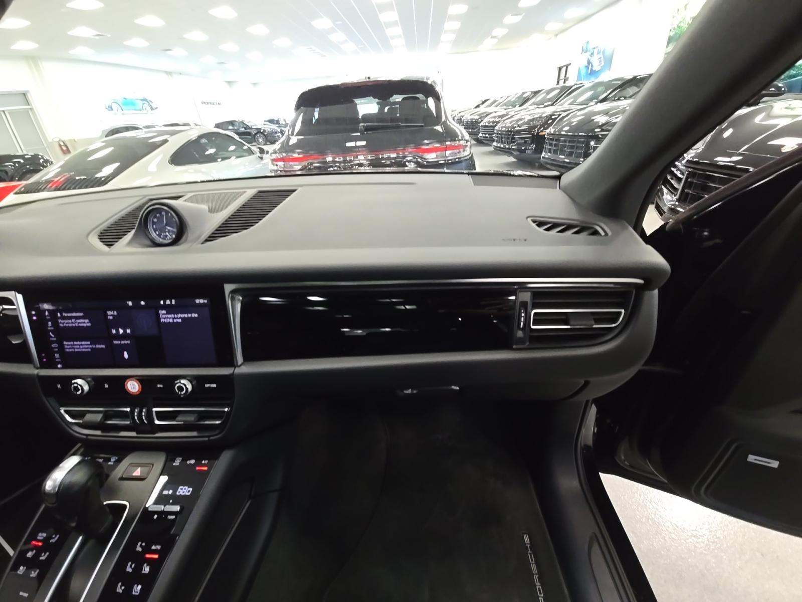2023 Porsche Macan Base AWD