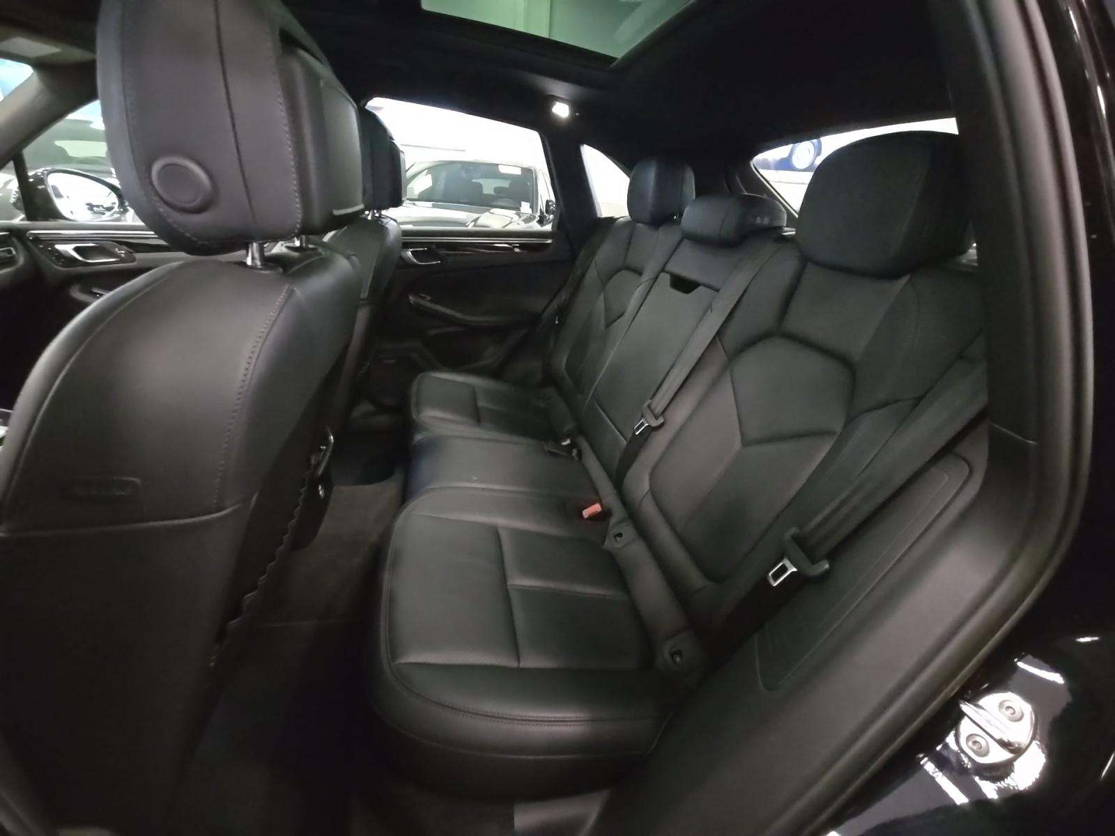 2023 Porsche Macan Base AWD