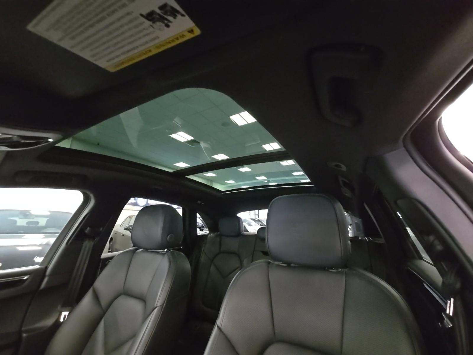 2023 Porsche Macan Base AWD