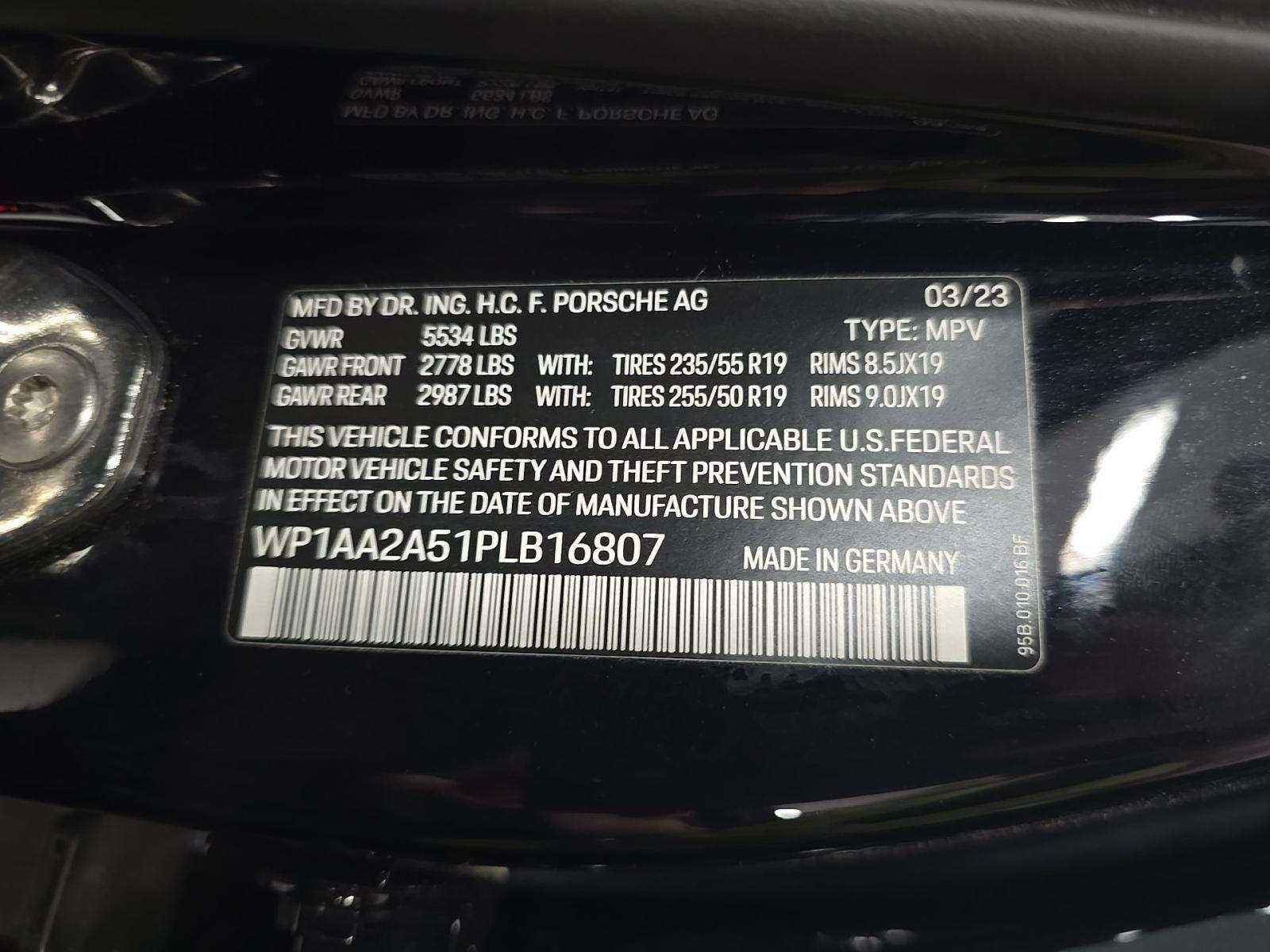 2023 Porsche Macan Base AWD