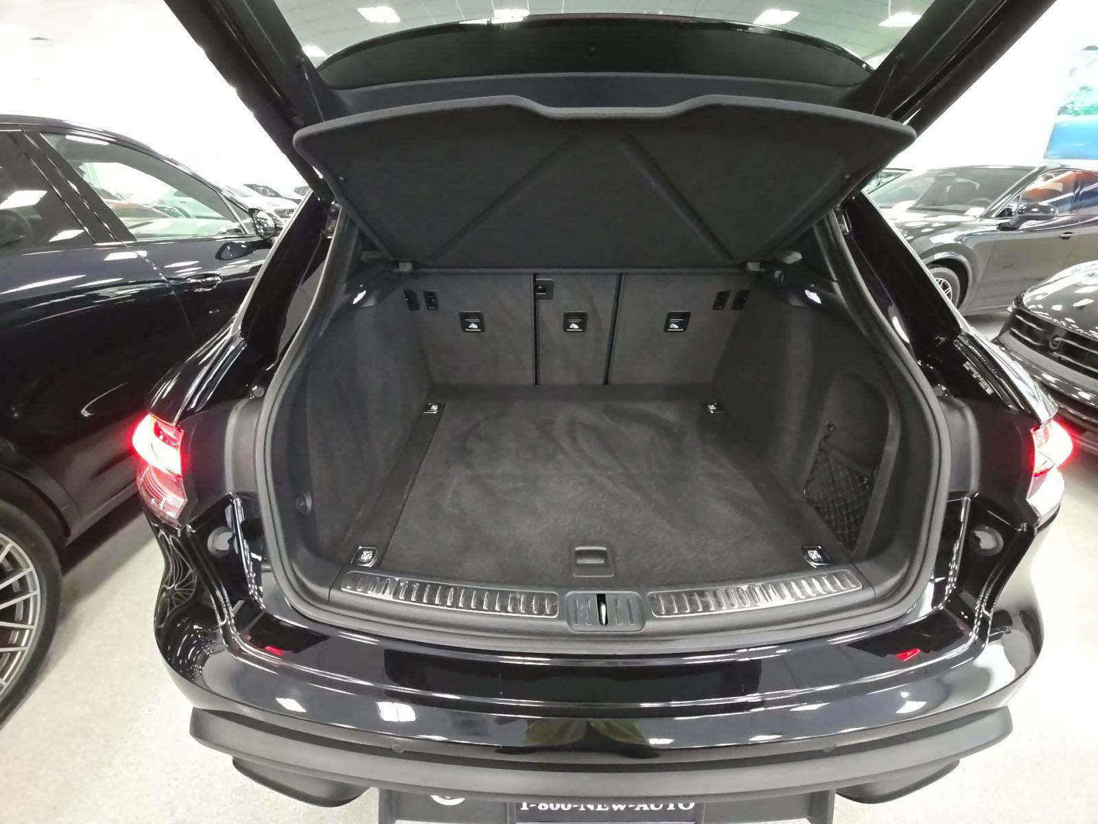 2023 Porsche Macan Base AWD