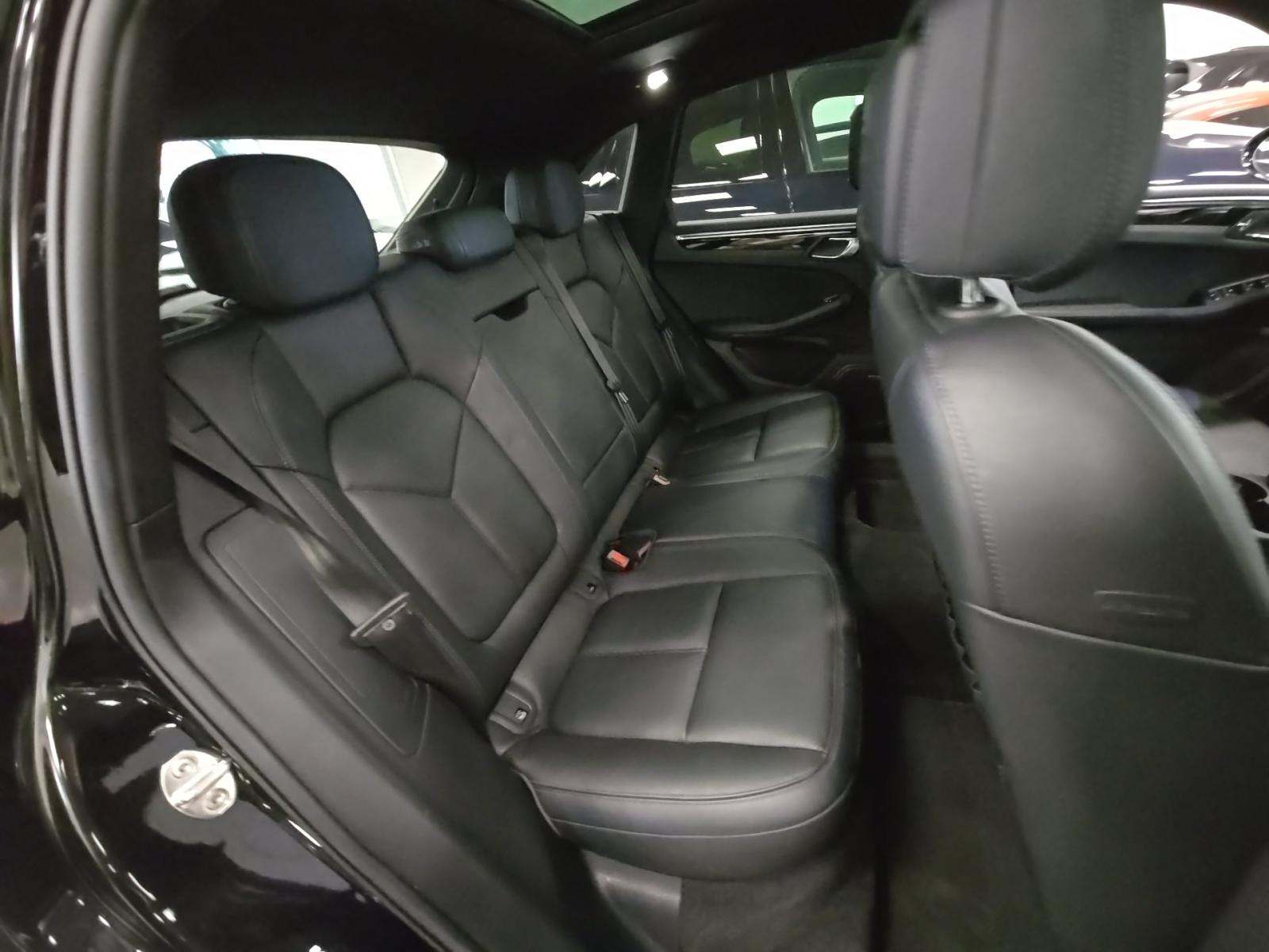 2023 Porsche Macan Base AWD