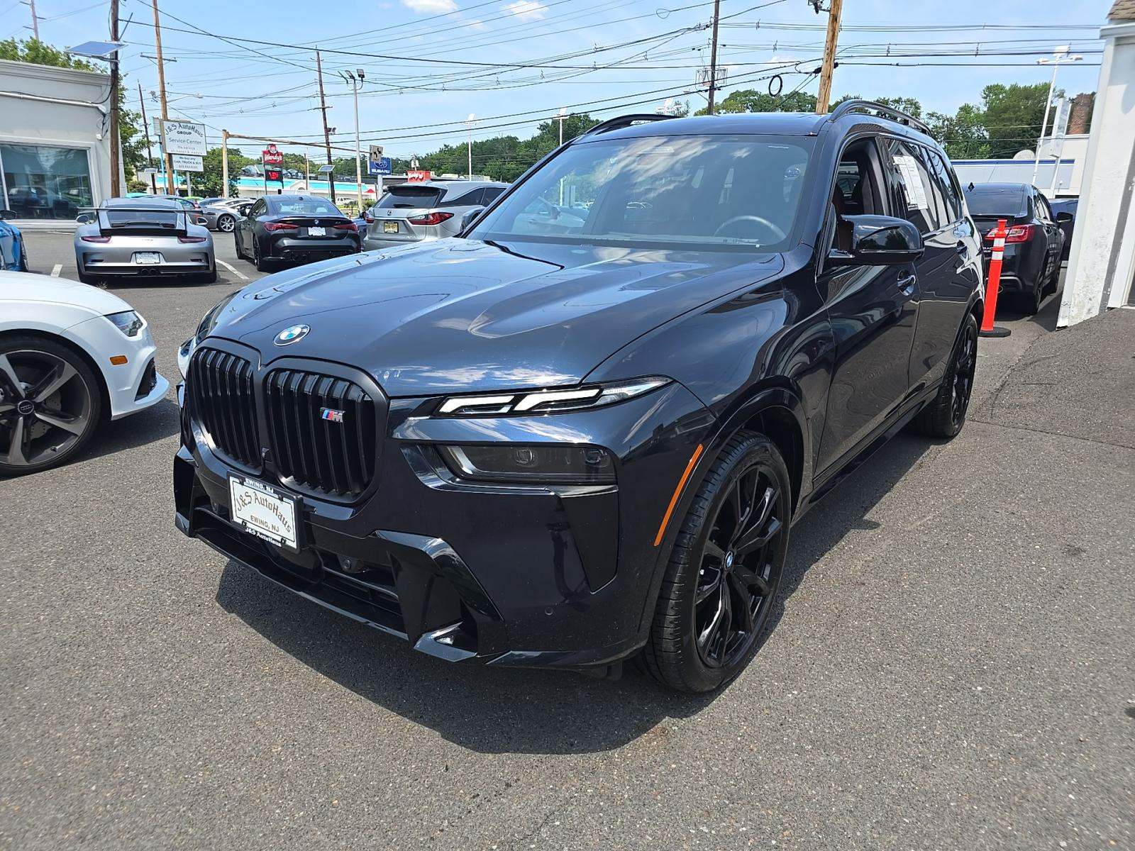 2025 BMW X7 M60i AWD