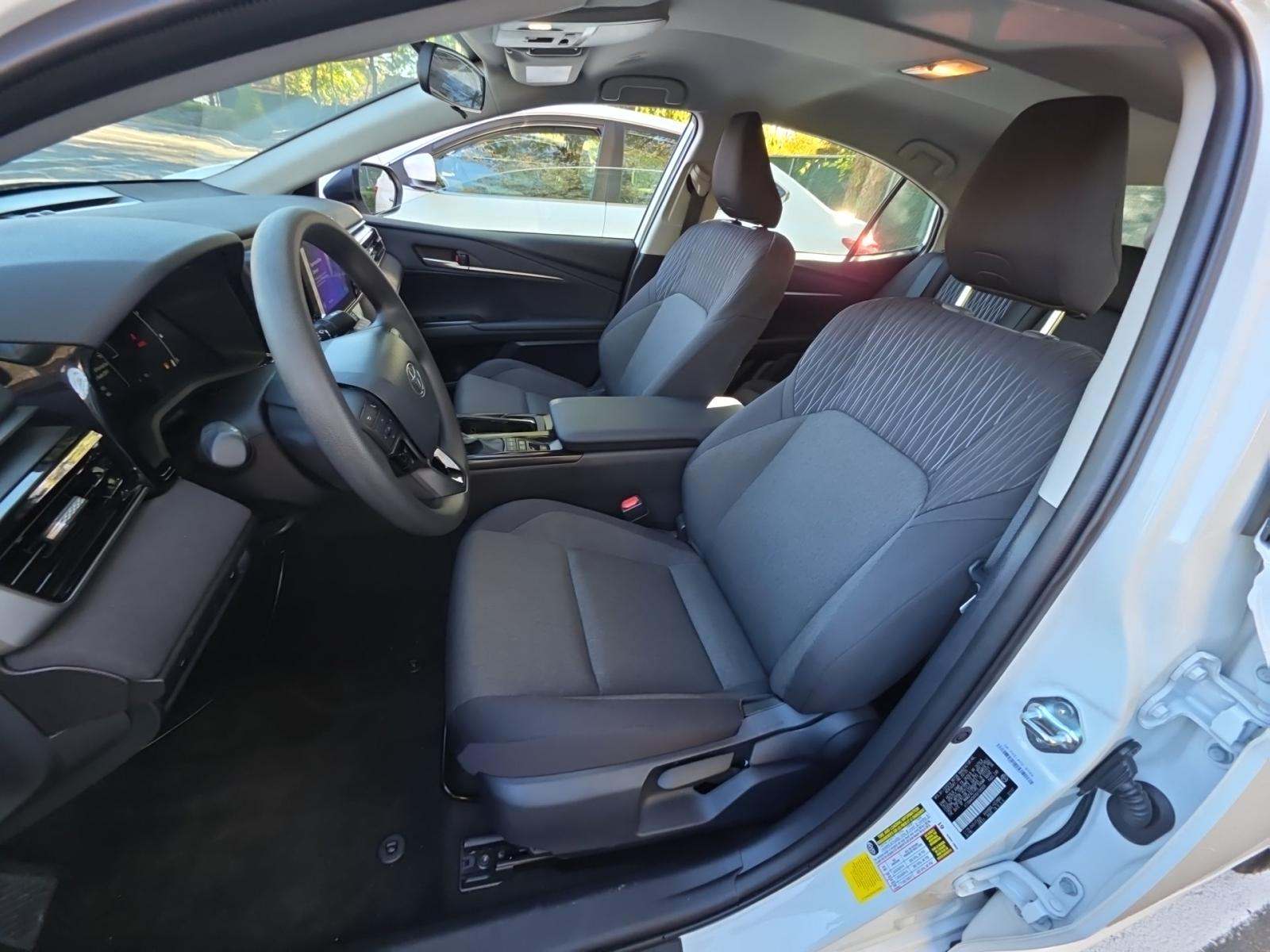 2025 Toyota Camry LE FWD