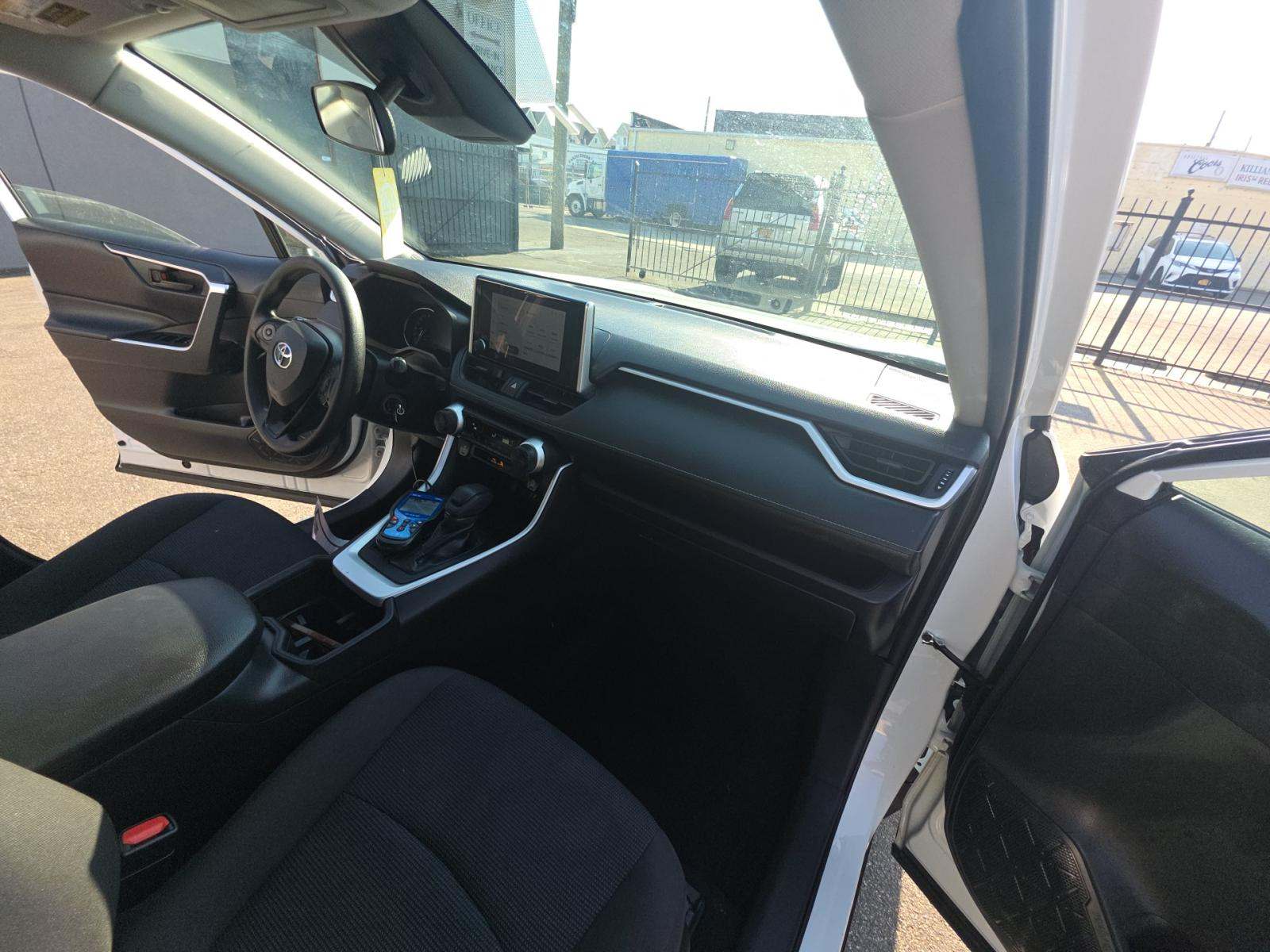 2025 Toyota RAV4 LE AWD