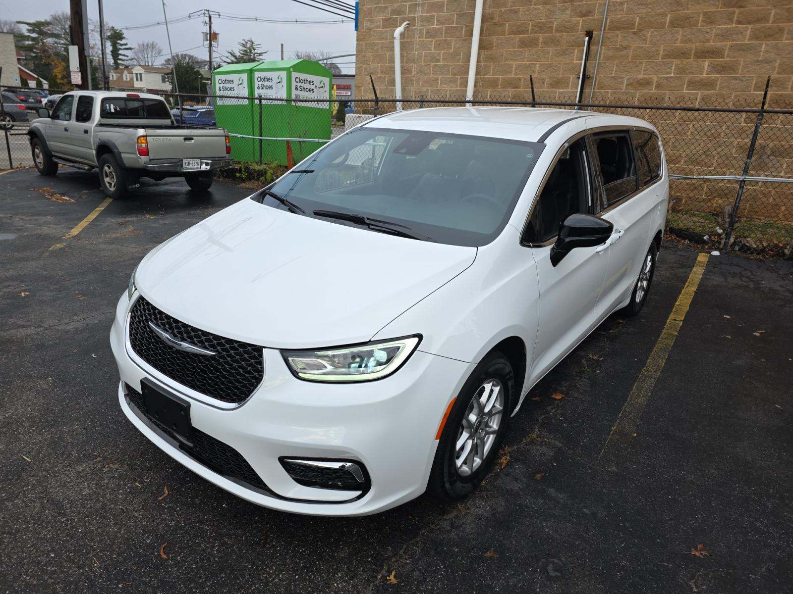 2025 Chrysler Pacifica Select FWD