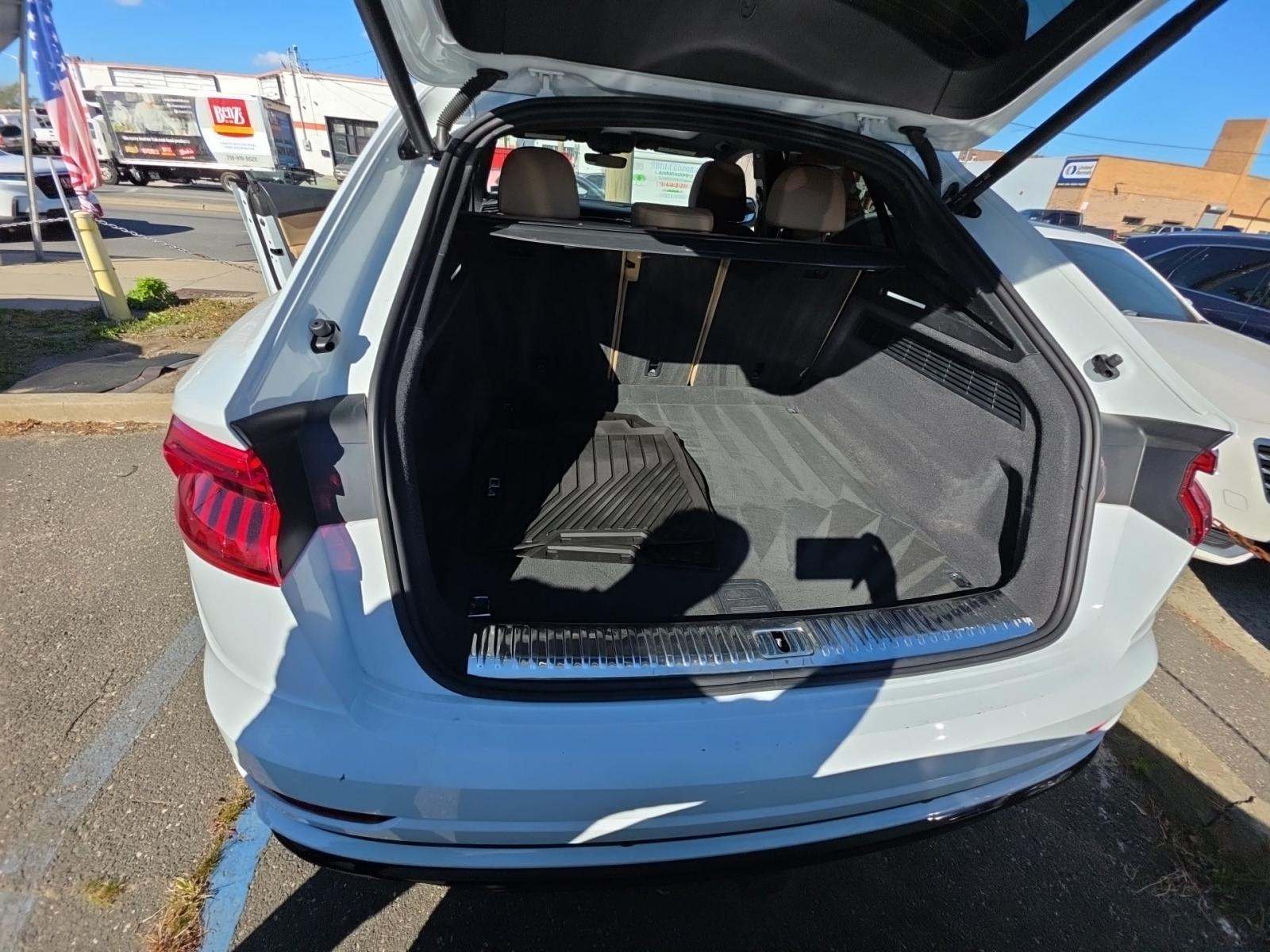 2022 Audi Q8 Prestige AWD