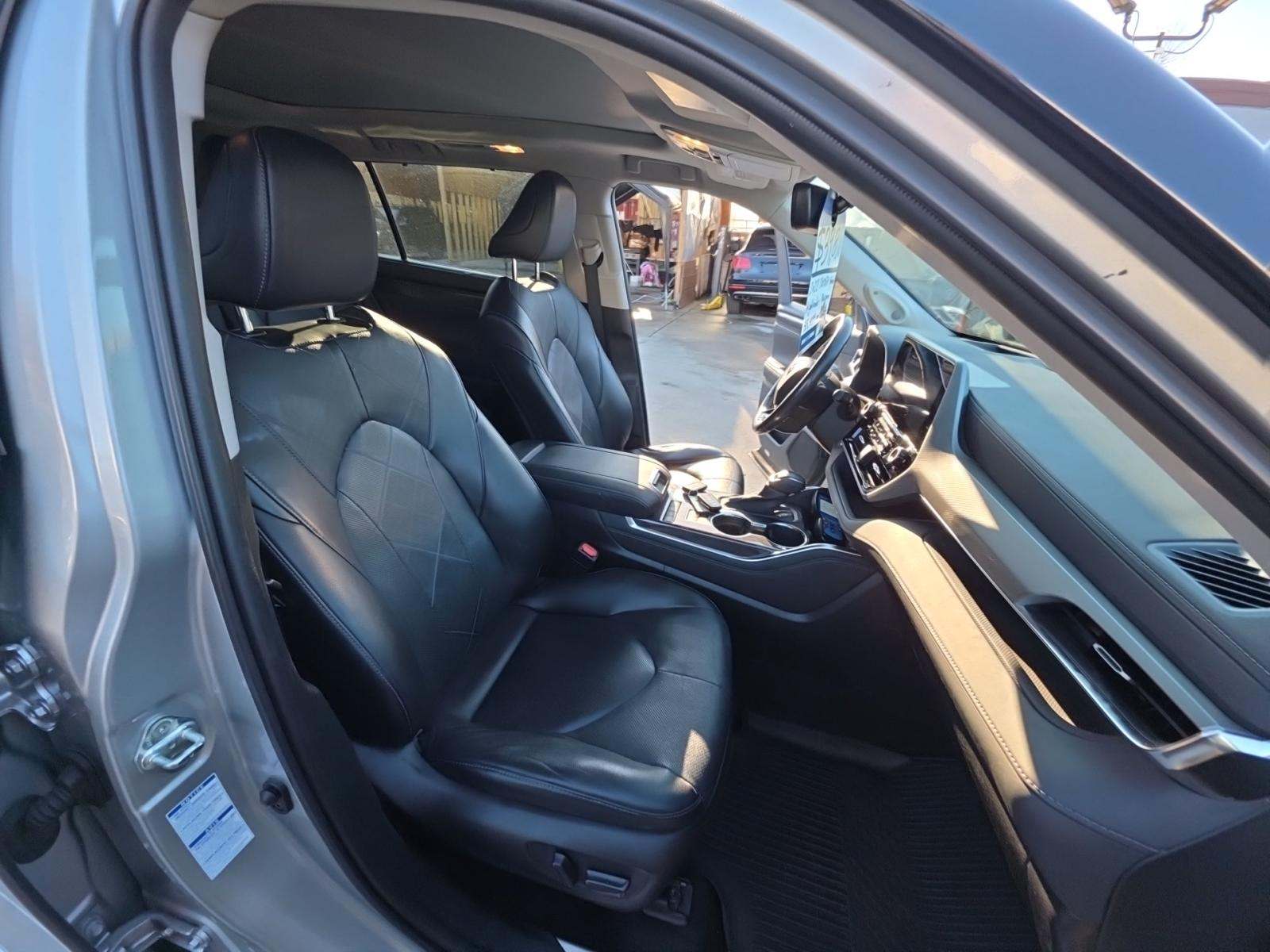 2022 Toyota Highlander Hybrid Platinum AWD