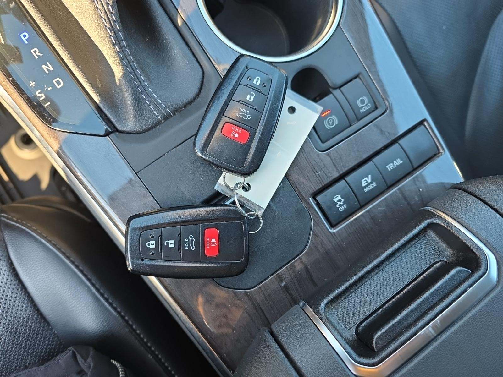 2022 Toyota Highlander Hybrid Platinum AWD