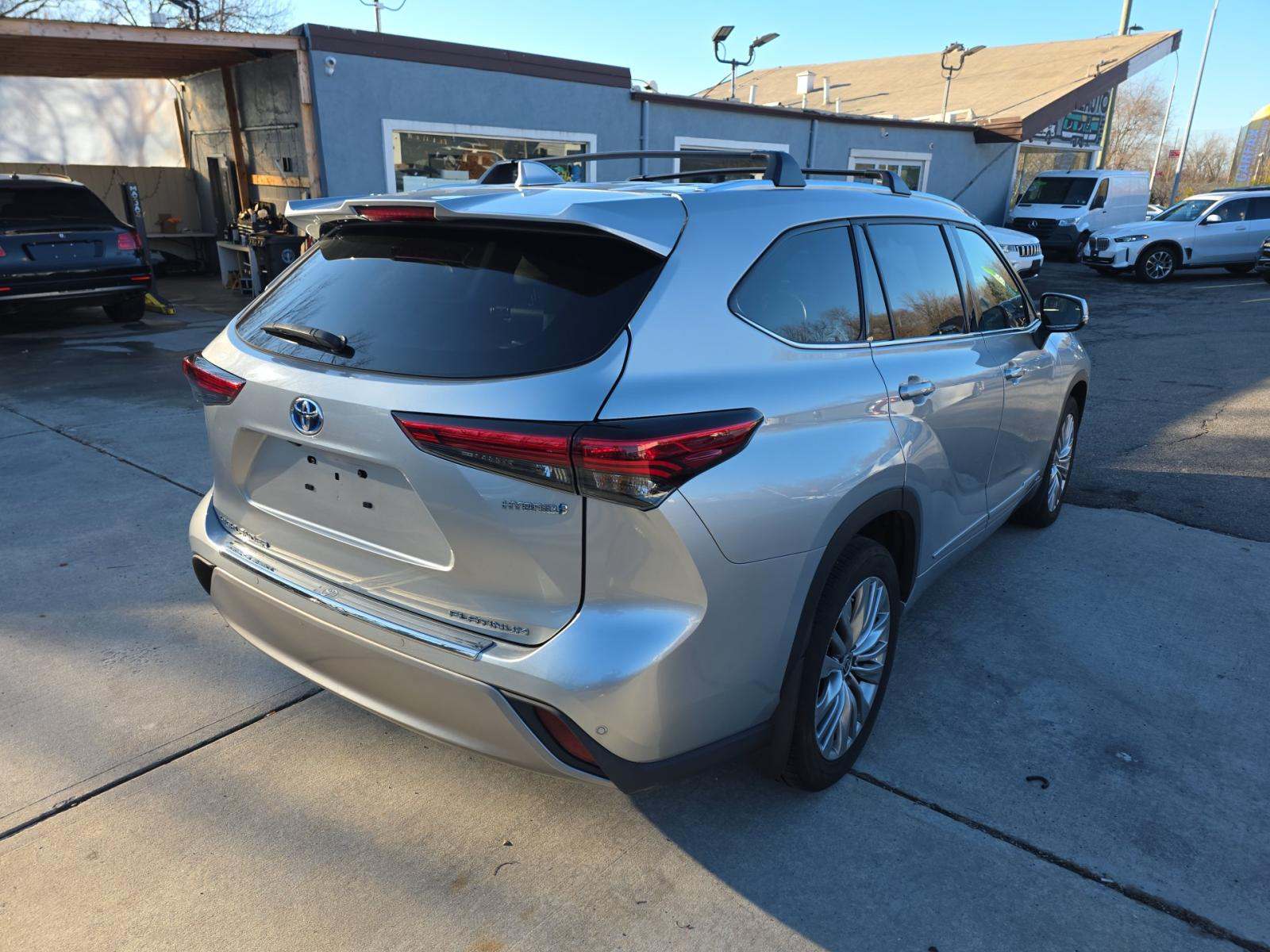 2022 Toyota Highlander Hybrid Platinum AWD
