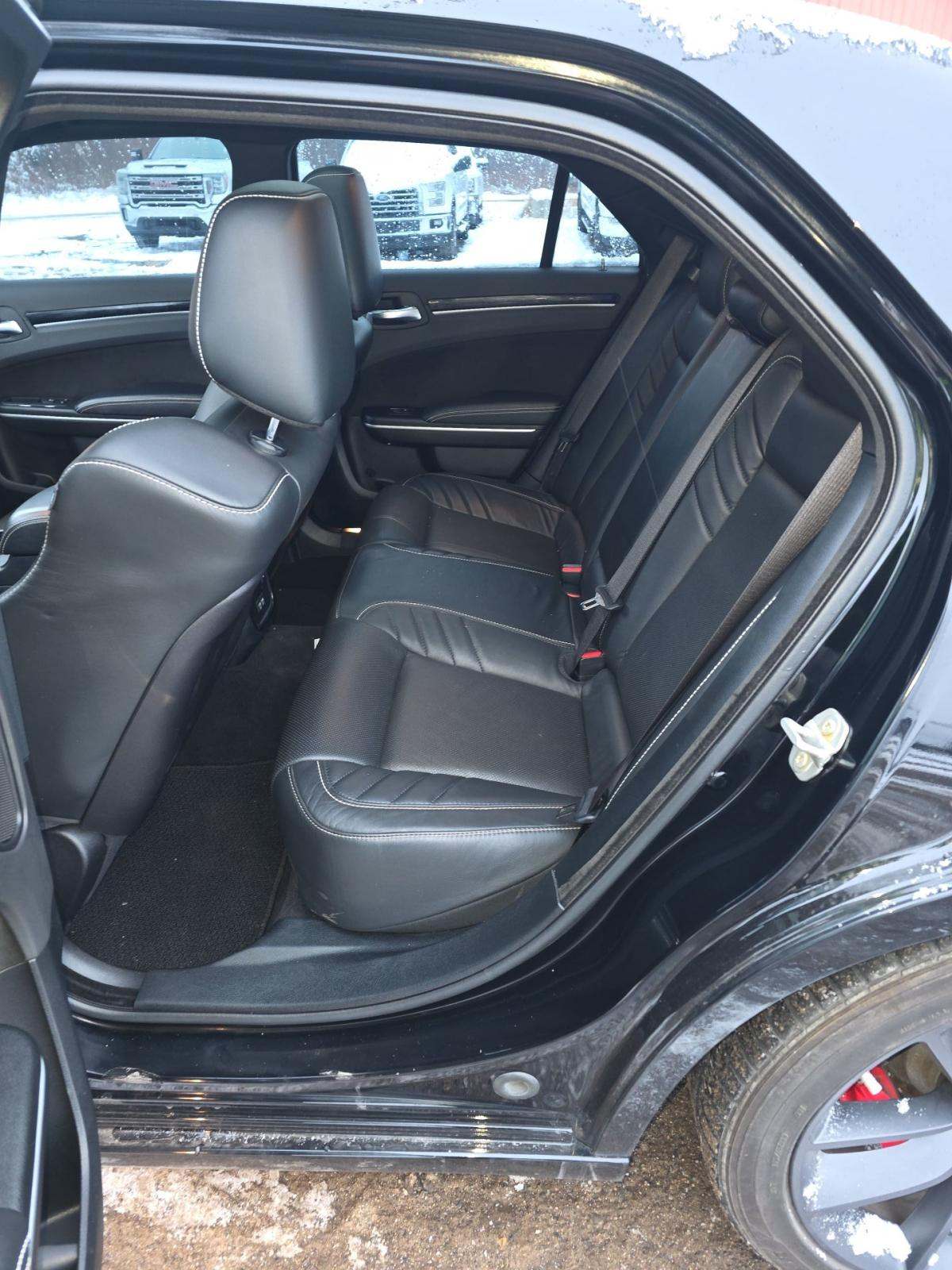 2023 Chrysler 300 C RWD