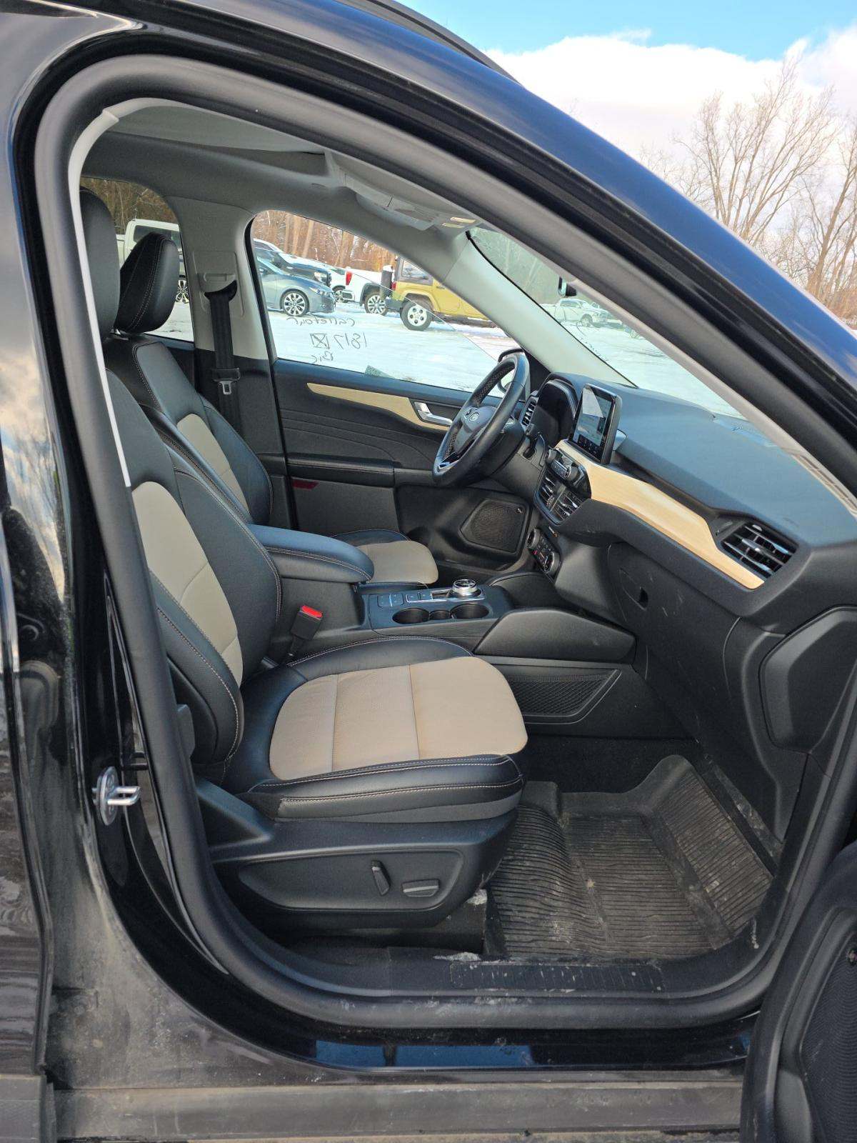 2022 Ford Escape Plug-In Hybrid Titanium FWD