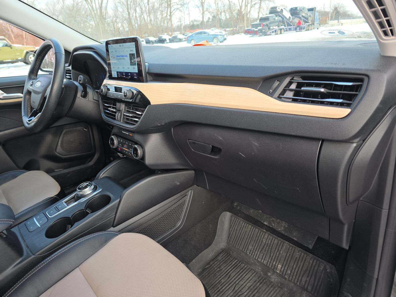 2022 Ford Escape Plug-In Hybrid Titanium FWD