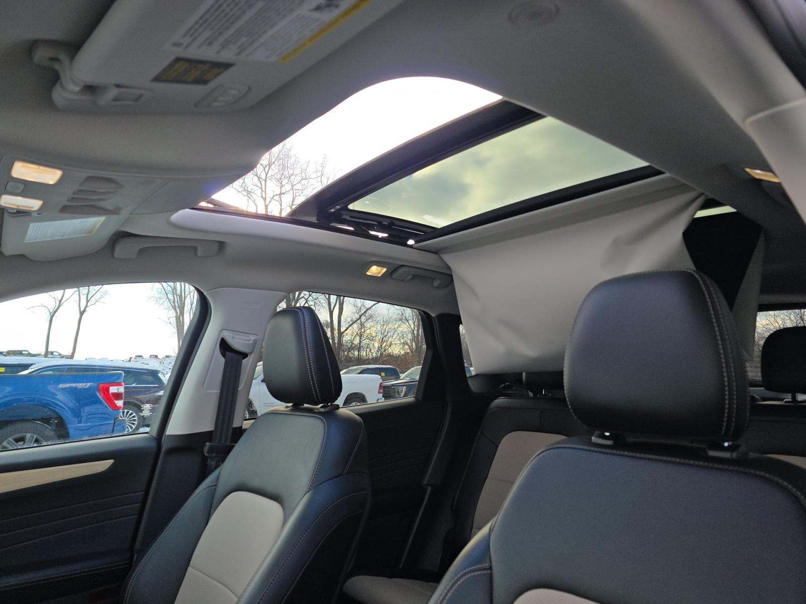 2022 Ford Escape Plug-In Hybrid Titanium FWD