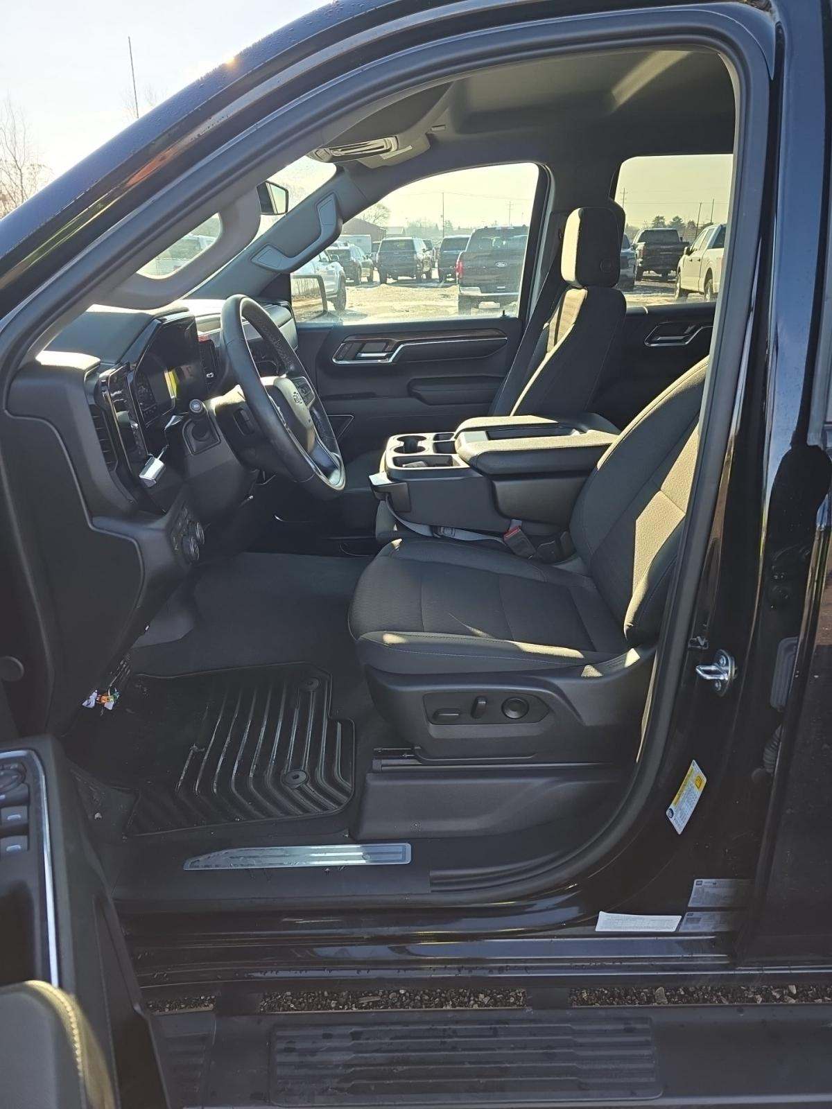 2024 Chevrolet Silverado 1500 RST AWD