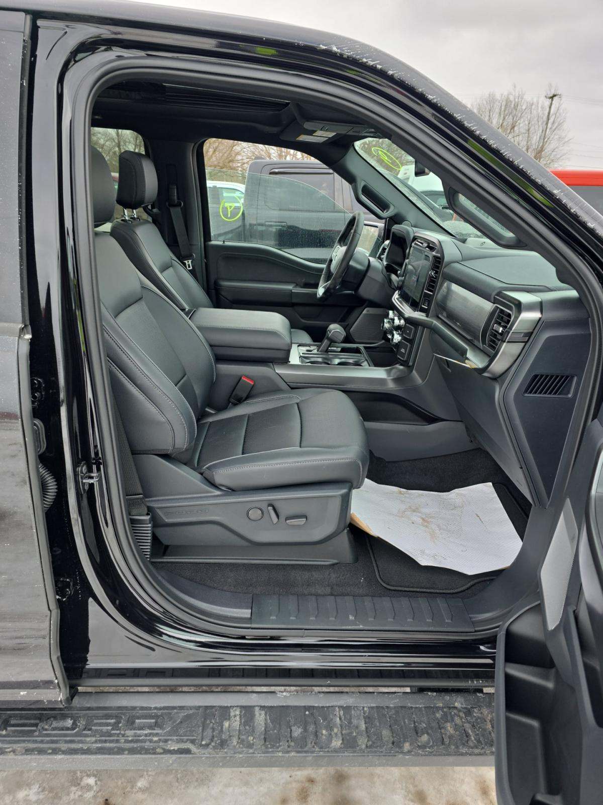 2025 Ford F-150 Lariat AWD