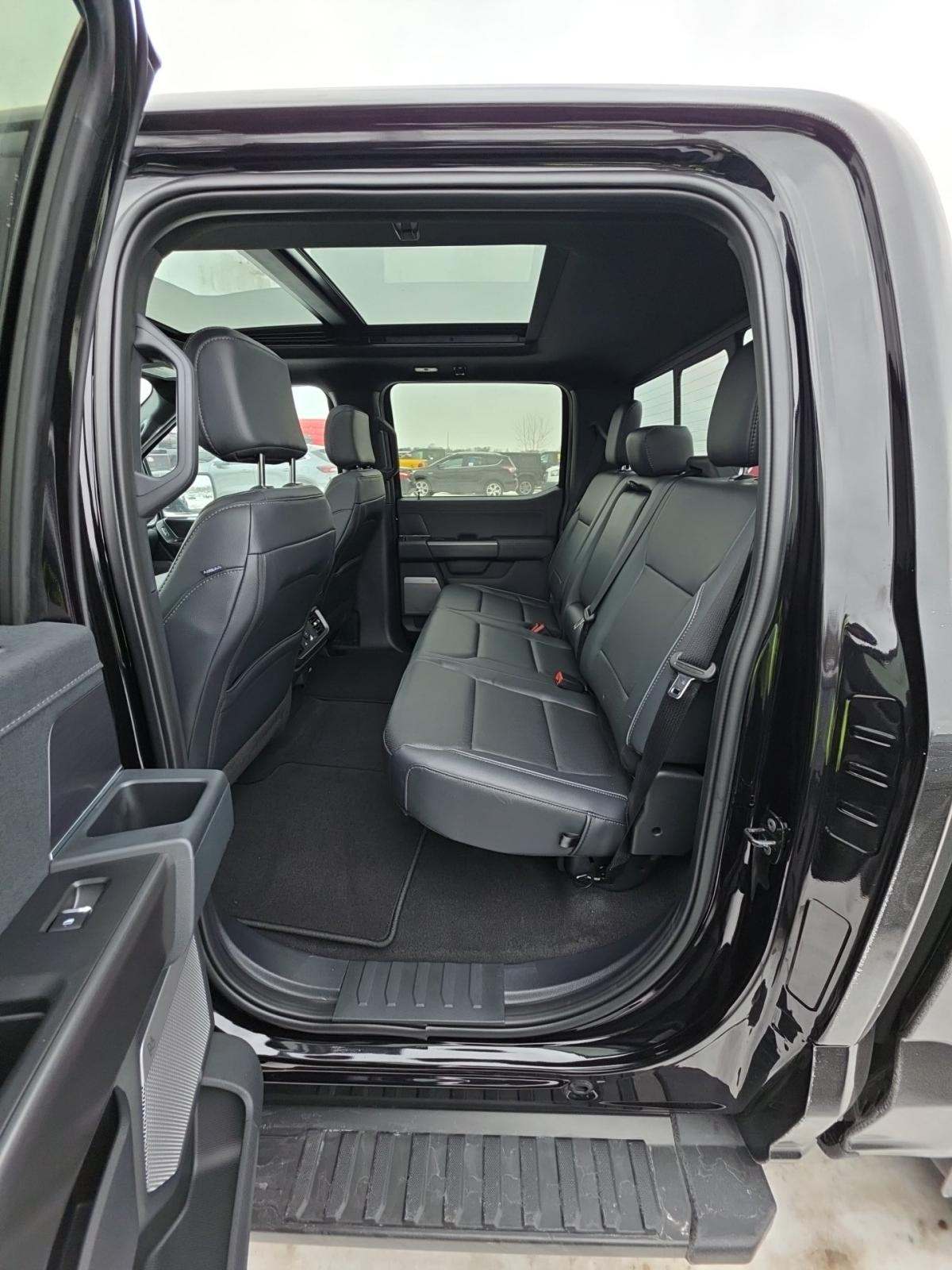 2025 Ford F-150 Lariat AWD