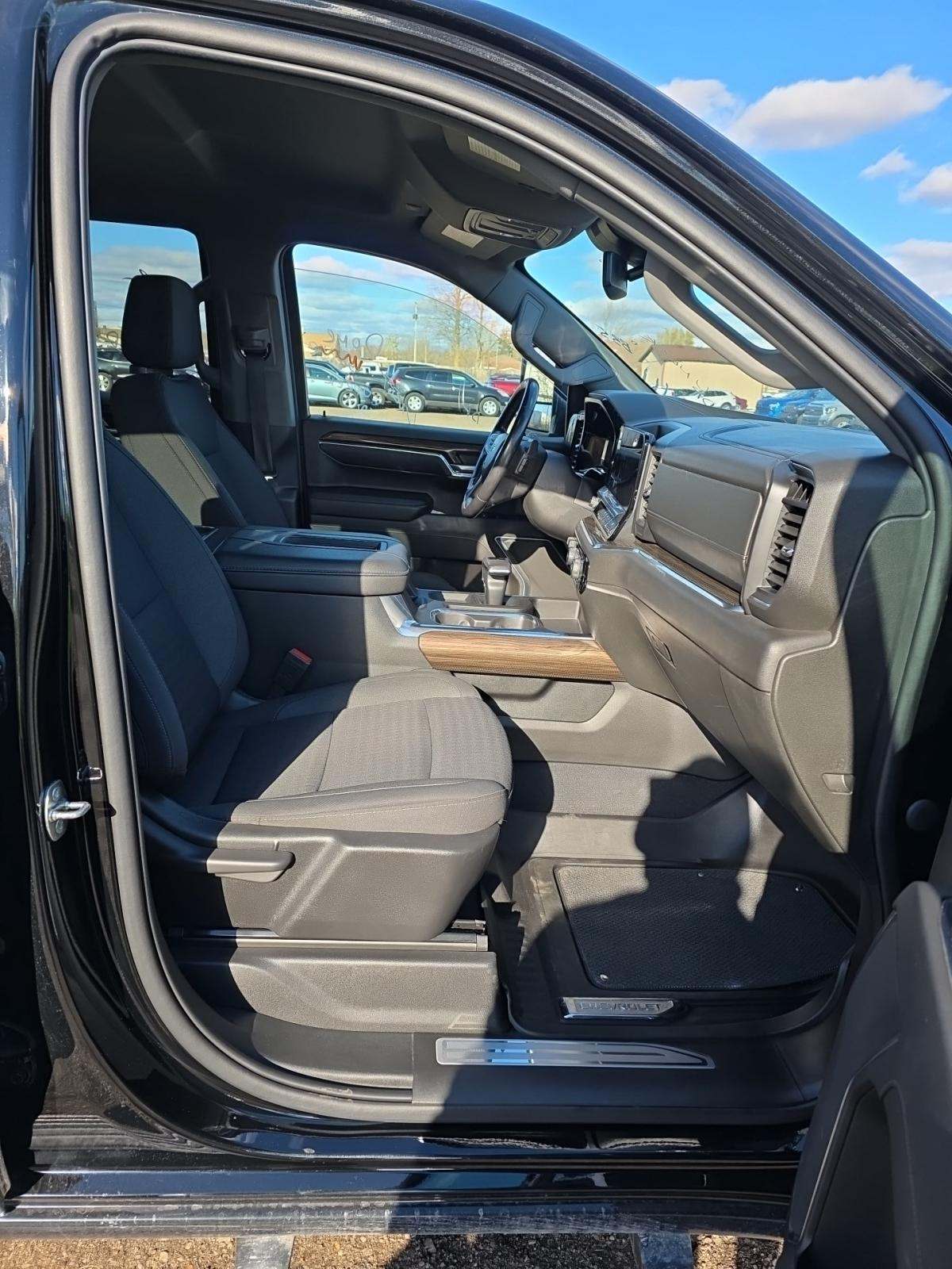 2022 Chevrolet Silverado 1500 RST AWD