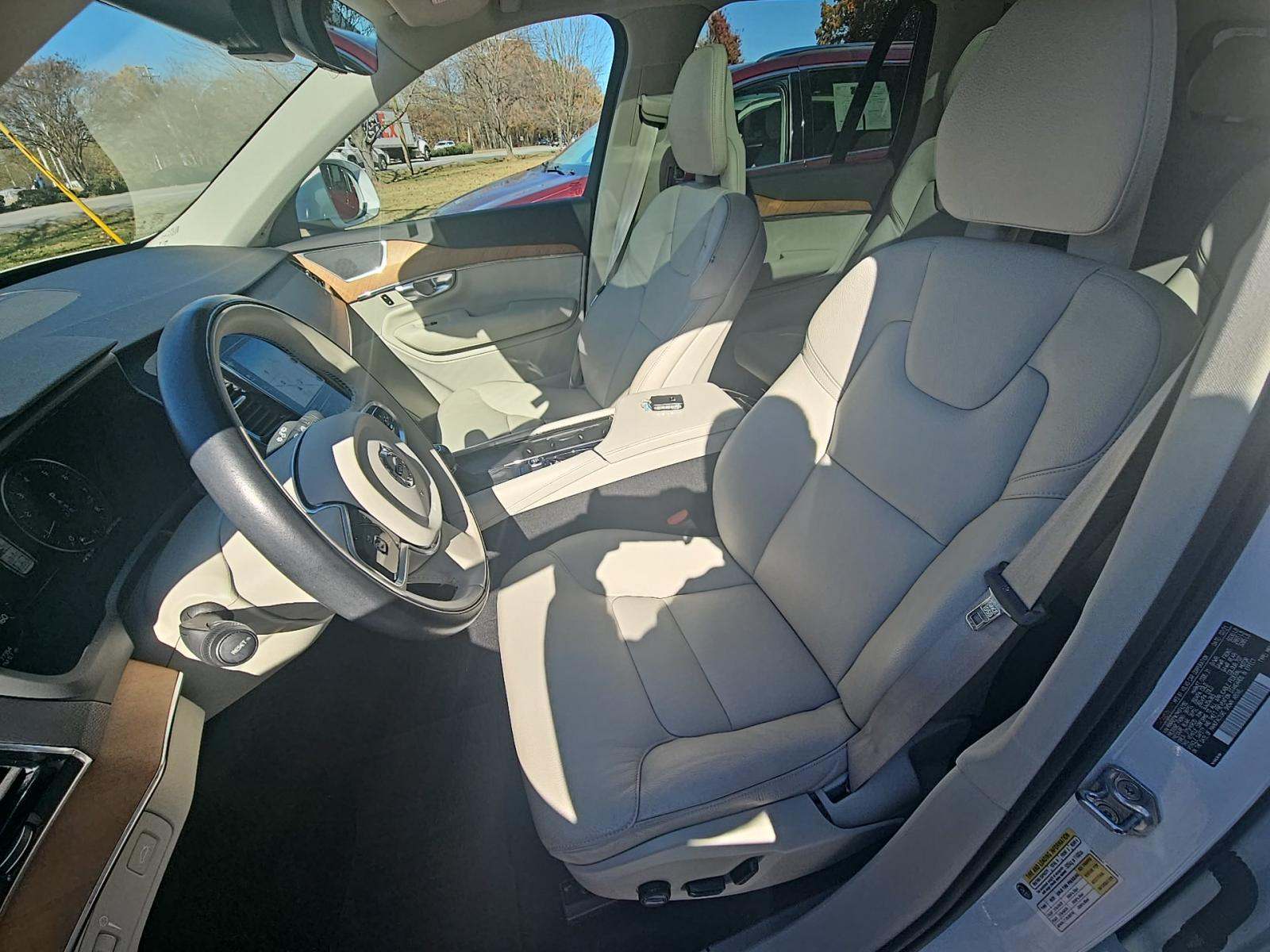 2021 Volvo XC90 T6 Momentum AWD