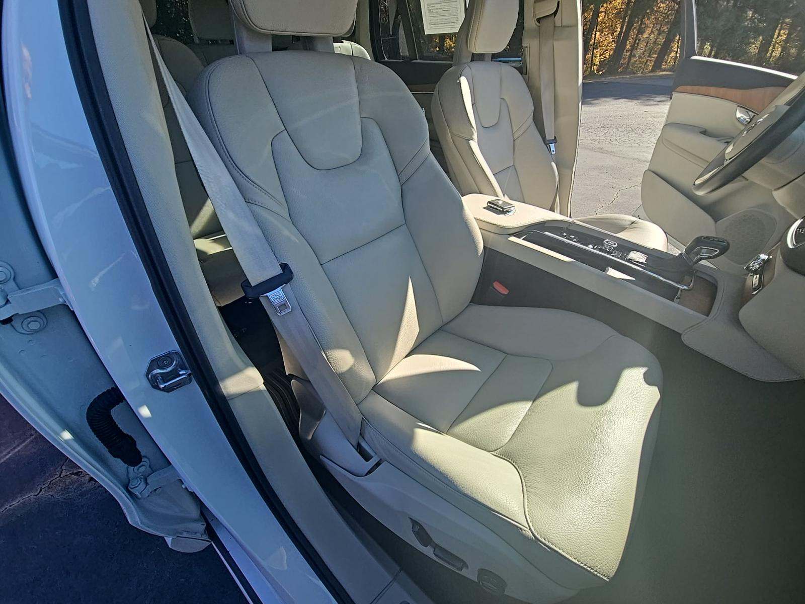 2021 Volvo XC90 T6 Momentum AWD