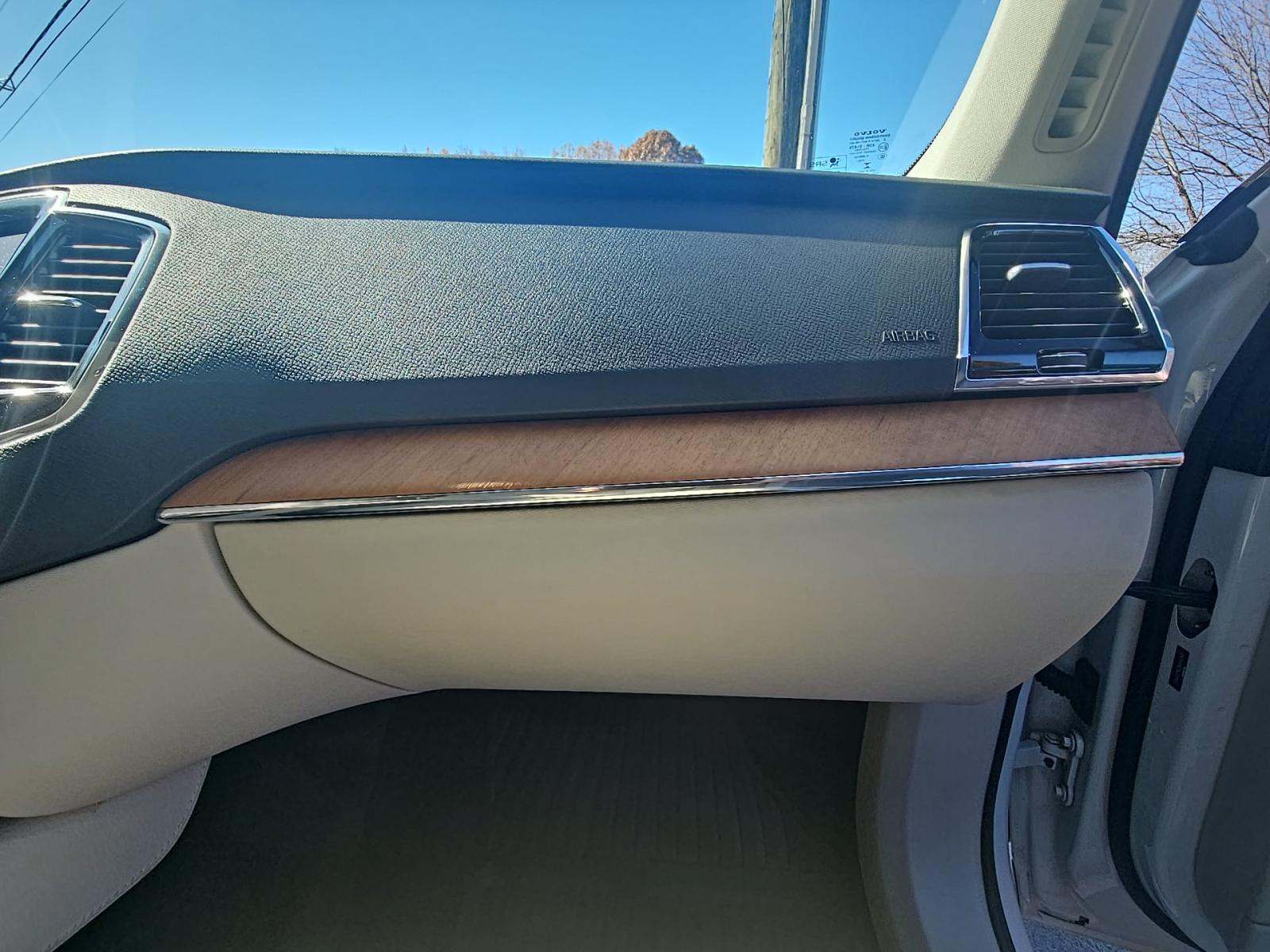 2021 Volvo XC90 T6 Momentum AWD